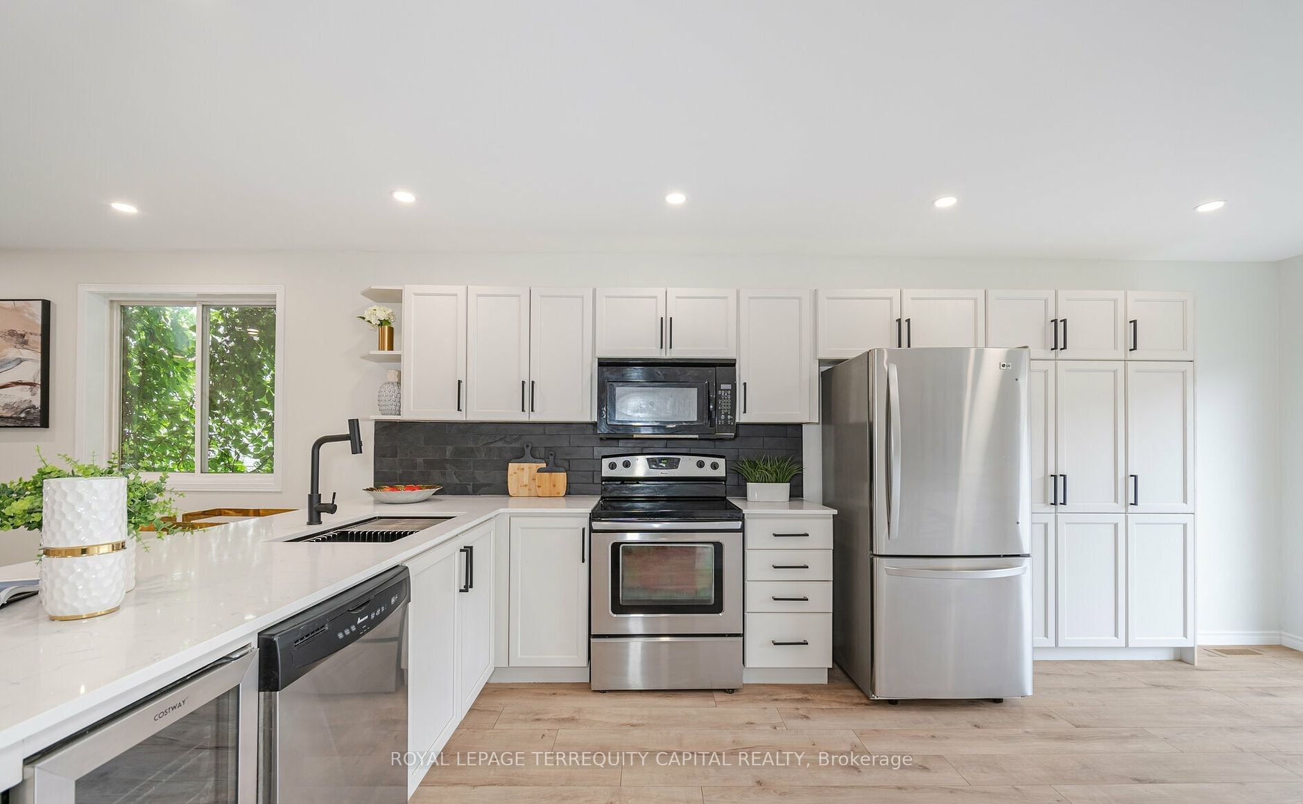#upper - 38 Irene Drive Property Photo 12