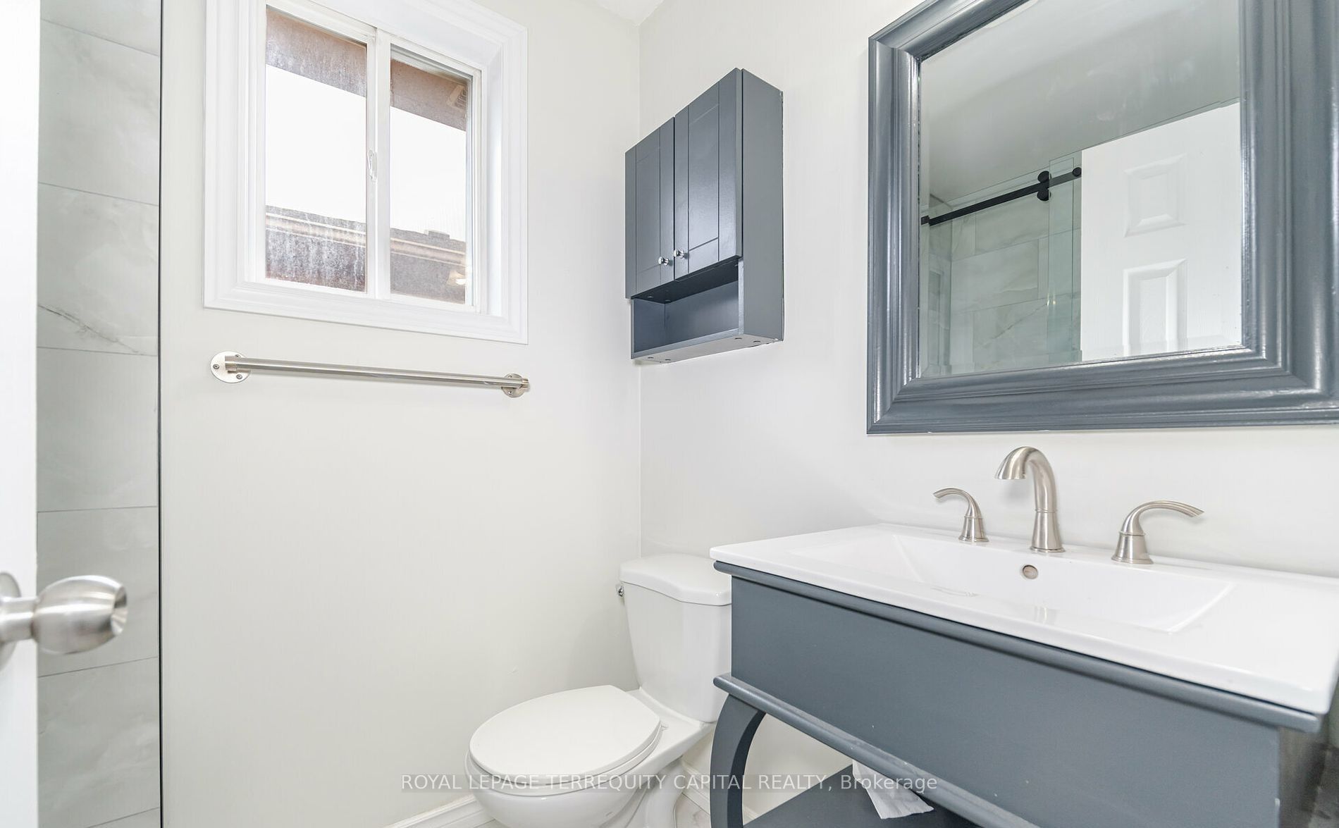 #upper - 38 Irene Drive Property Photo 16