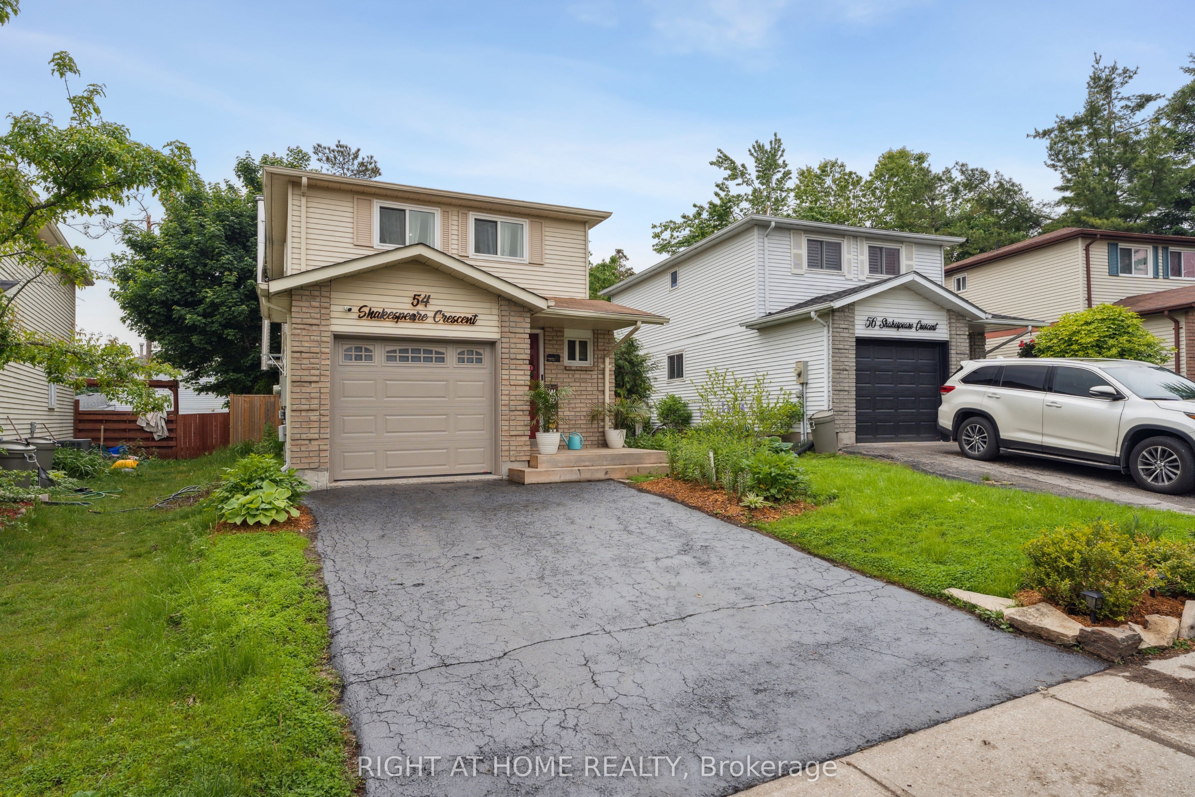 54 Shakespeare Crescent Property Photo 3