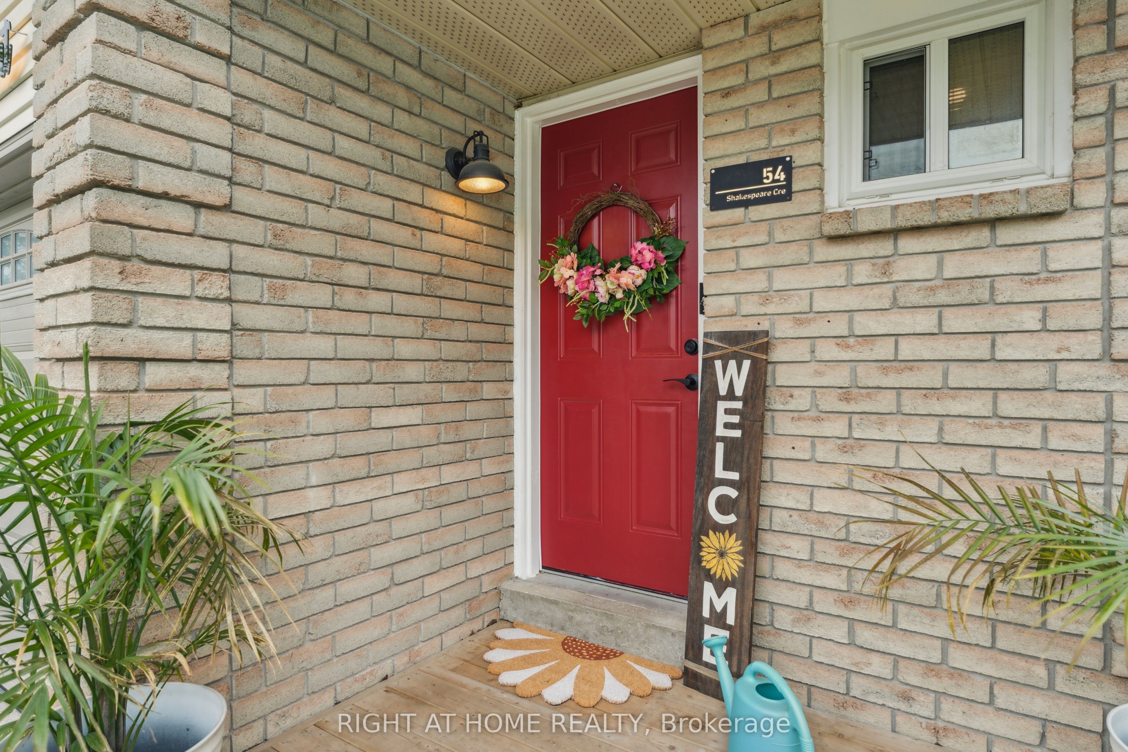 54 Shakespeare Crescent Property Photo 5