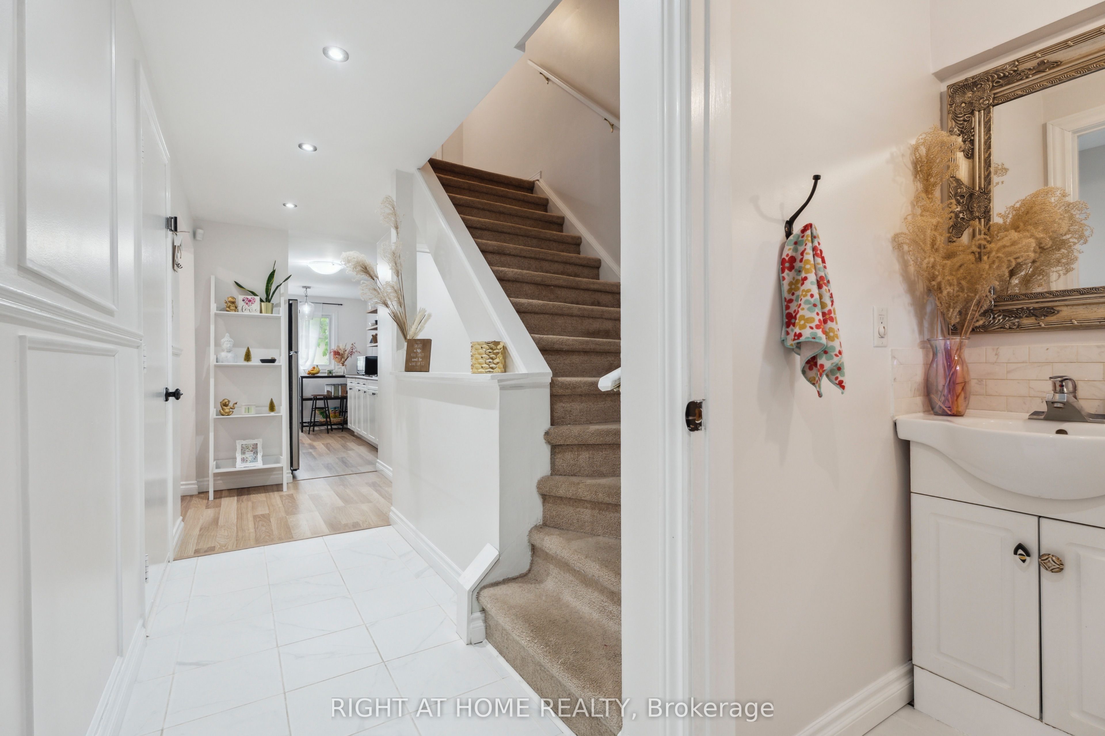 54 Shakespeare Crescent Property Photo 7