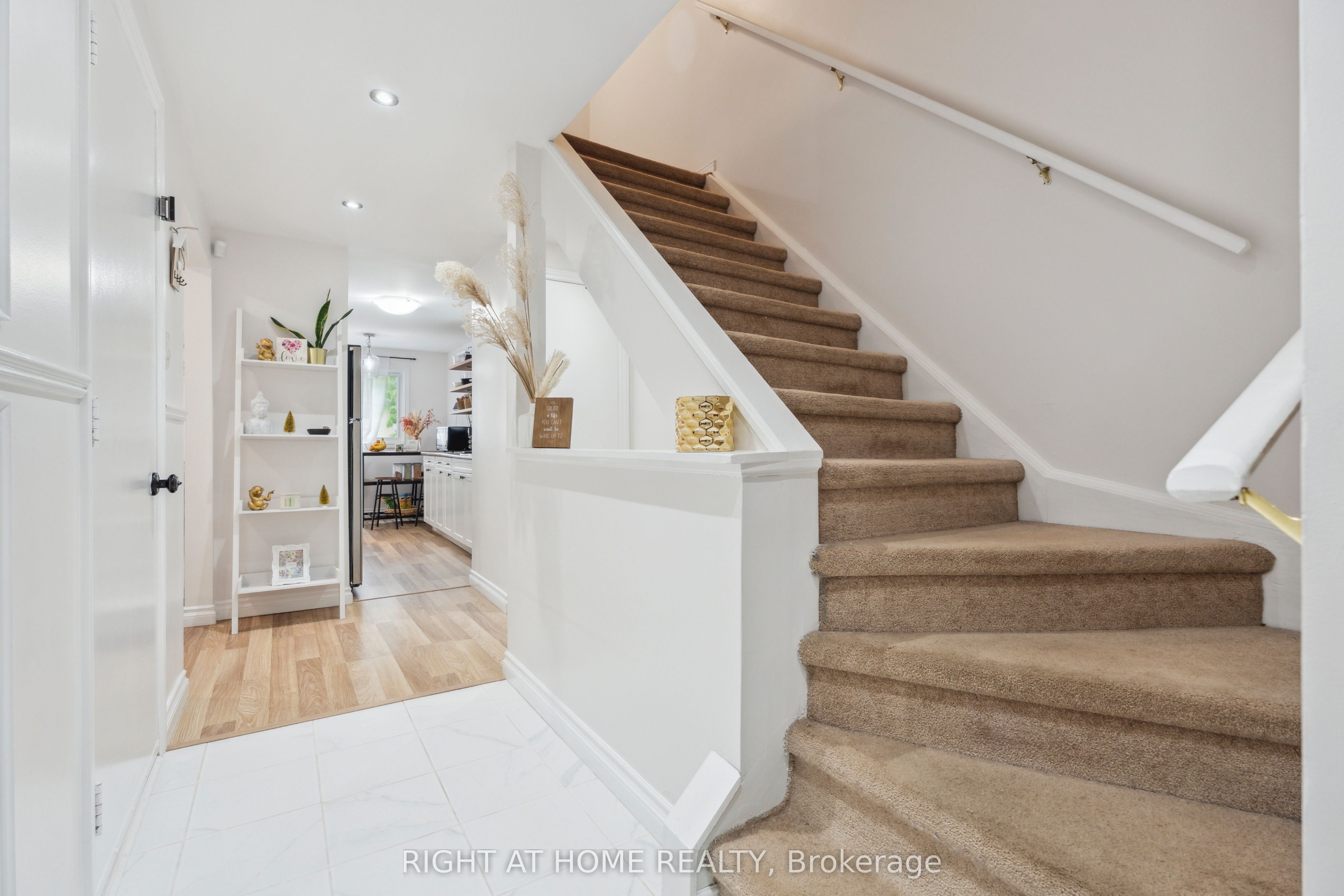 54 Shakespeare Crescent Property Photo 8