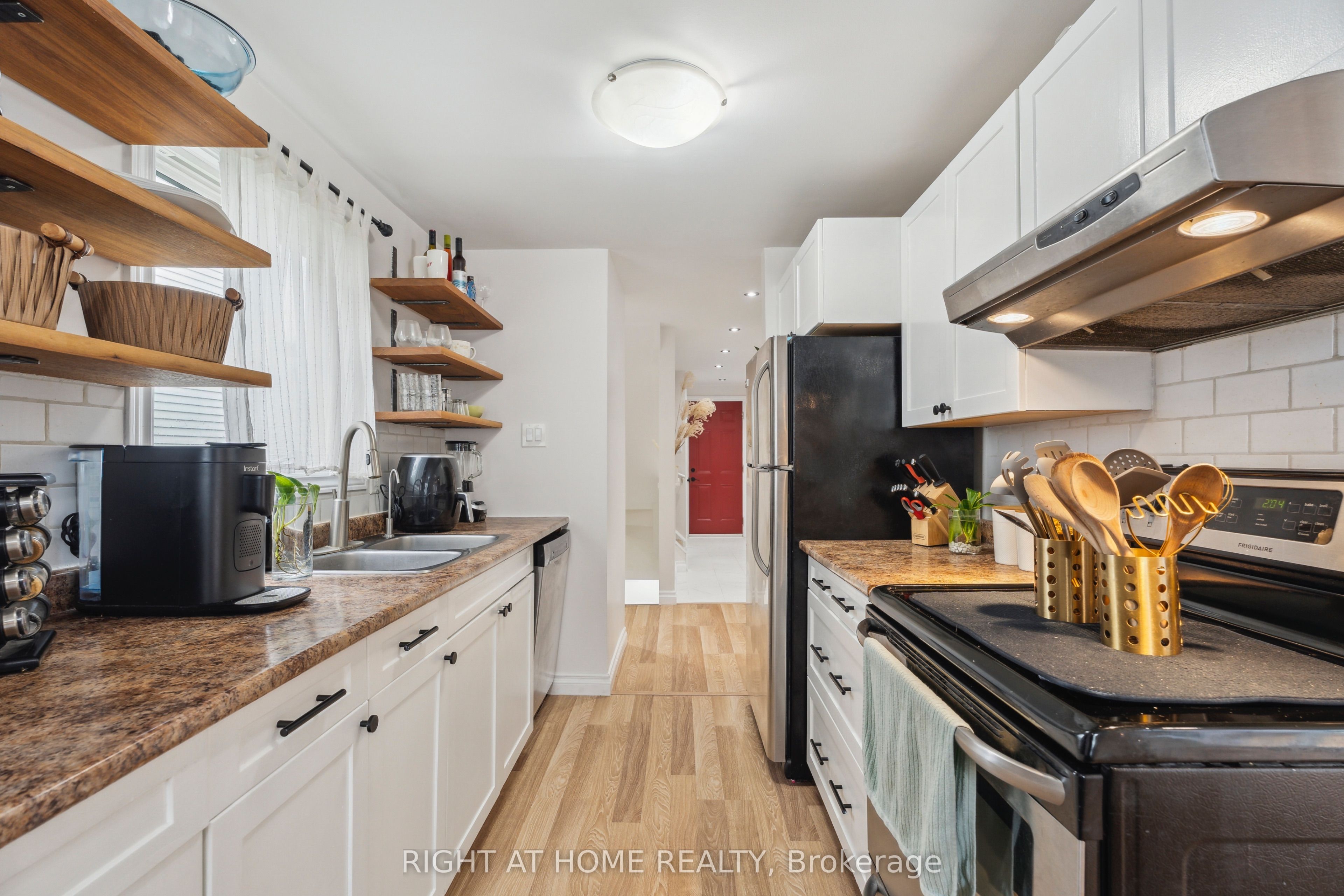 54 Shakespeare Crescent Property Photo 12