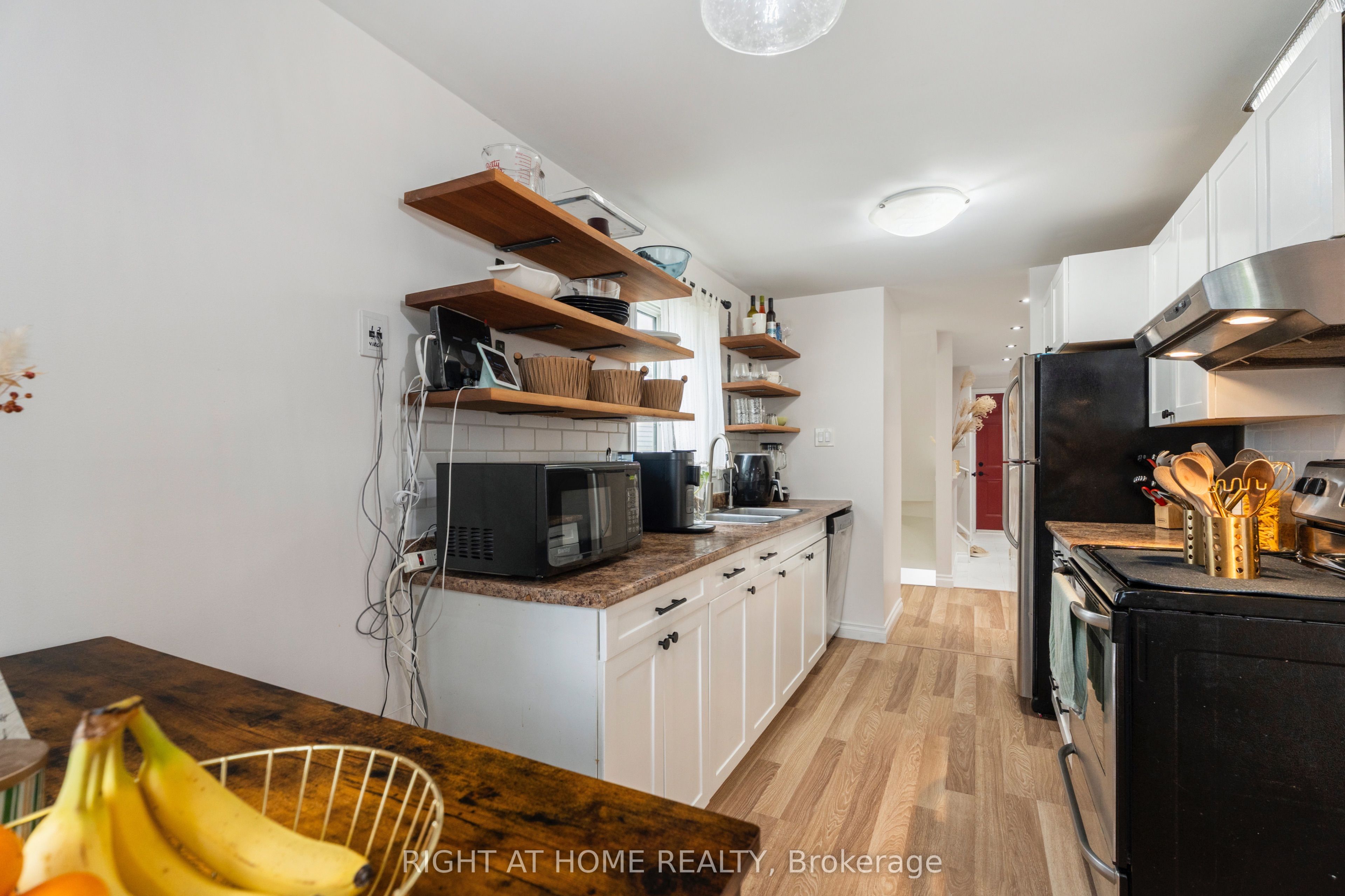 54 Shakespeare Crescent Property Photo 15