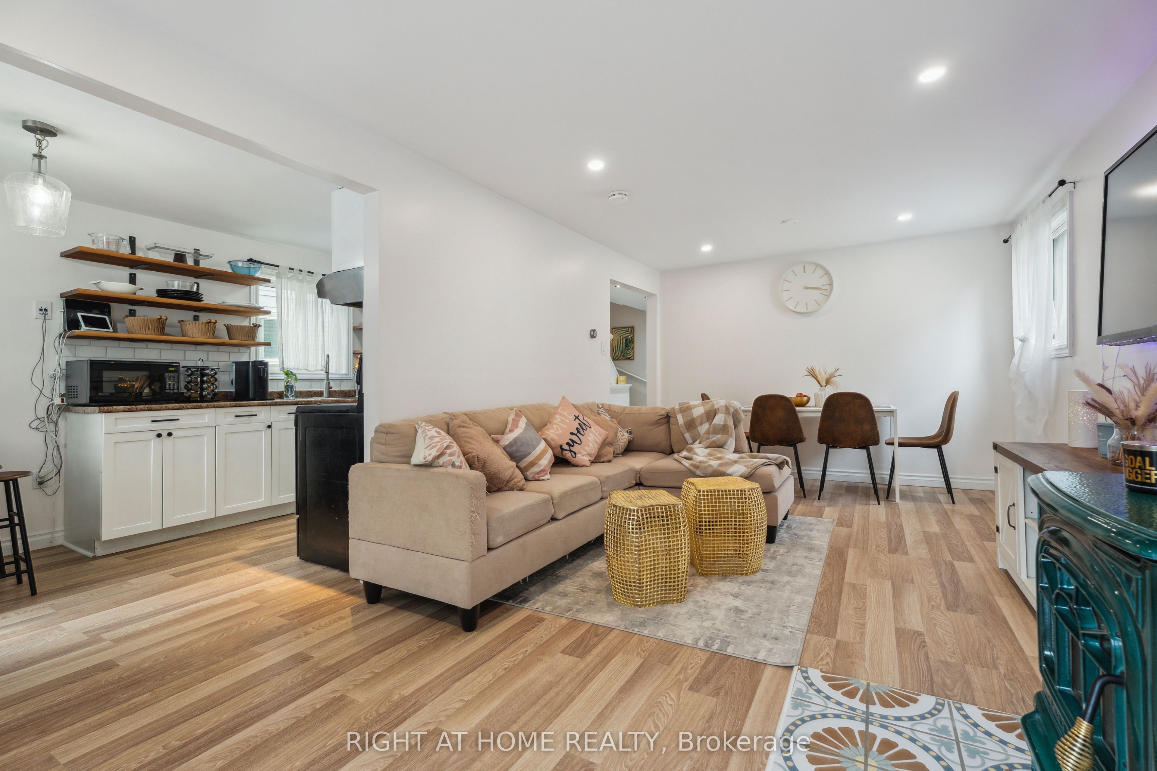 54 Shakespeare Crescent Property Photo 17
