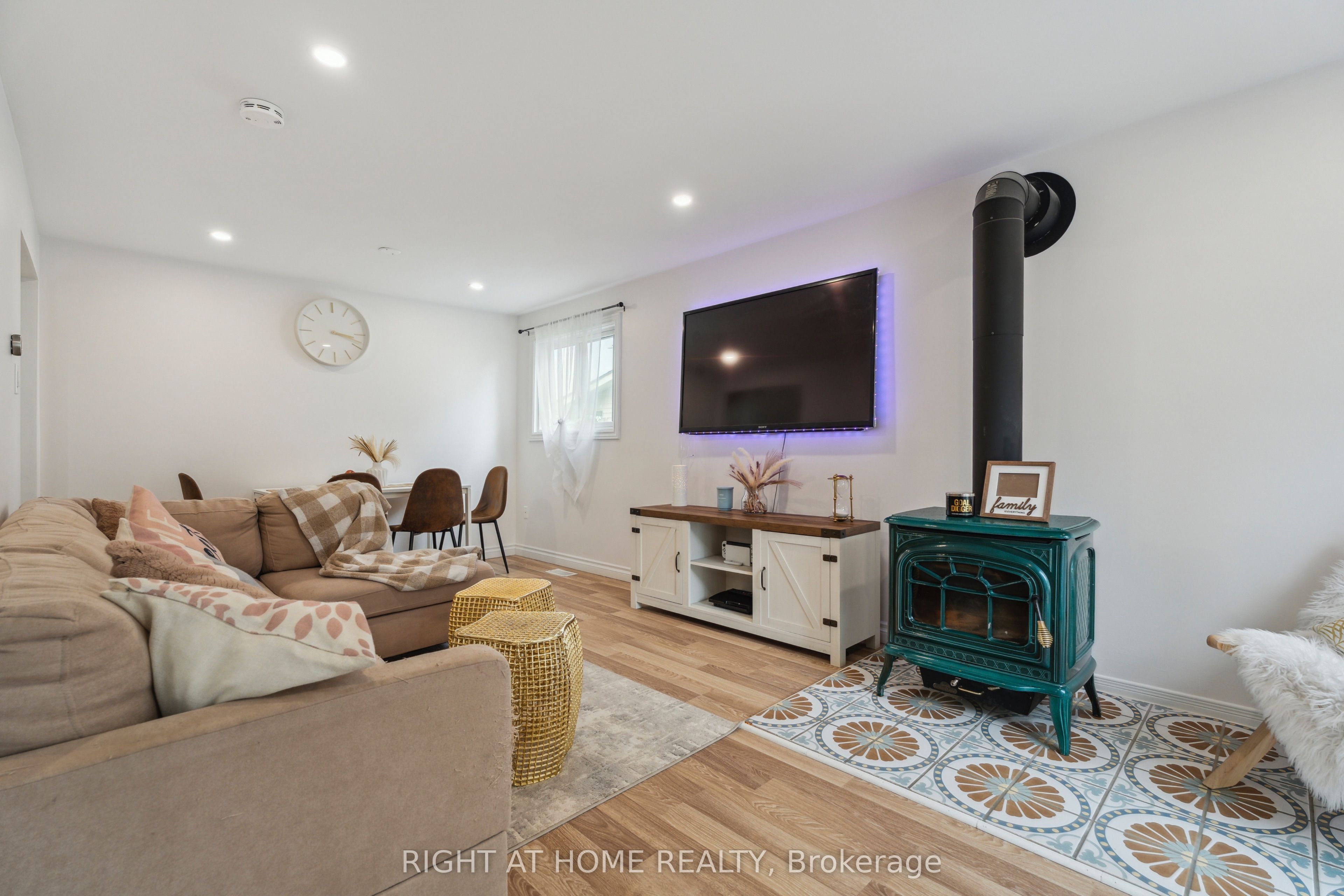 54 Shakespeare Crescent Property Photo 18