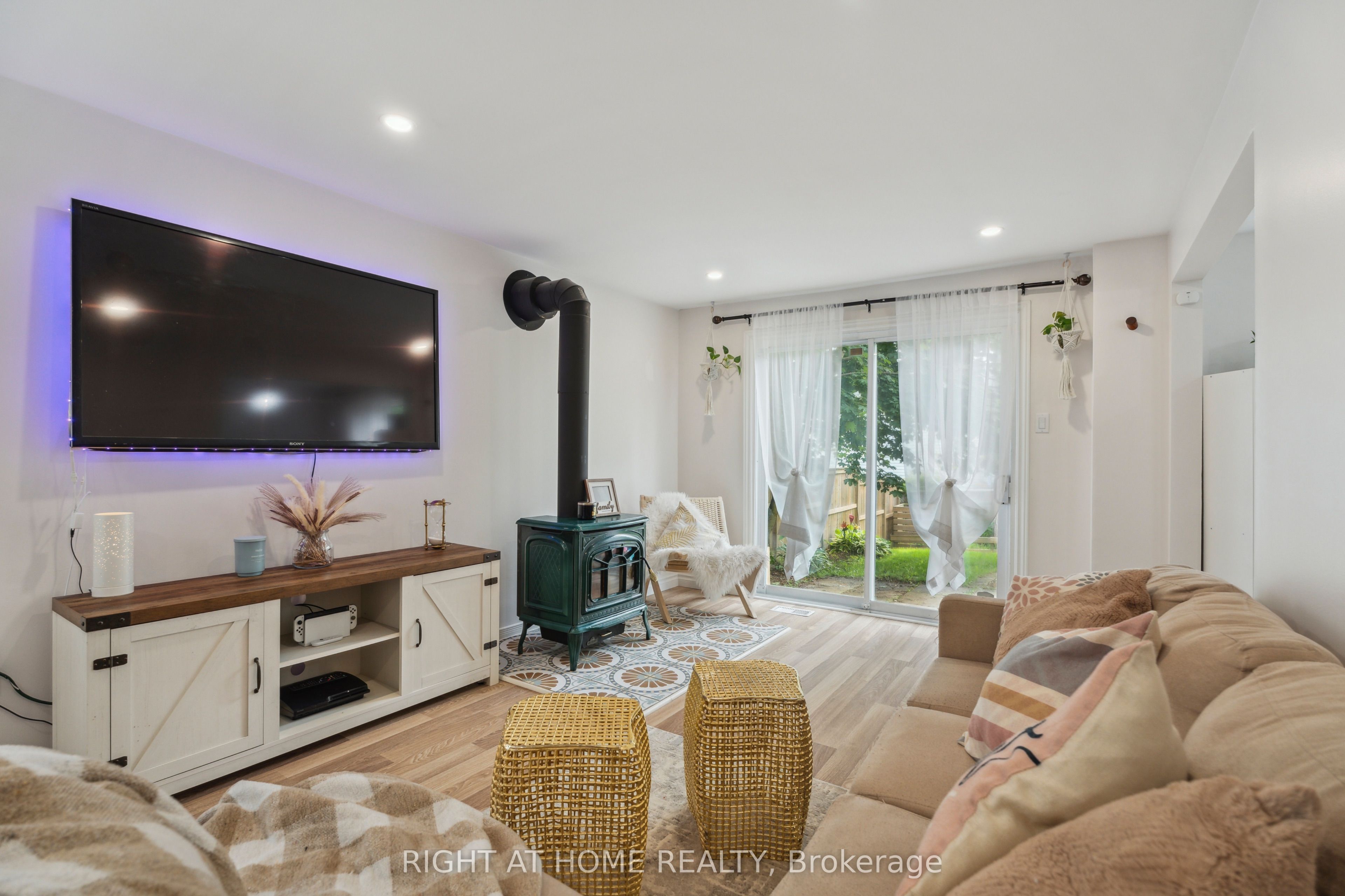 54 Shakespeare Crescent Property Photo 23