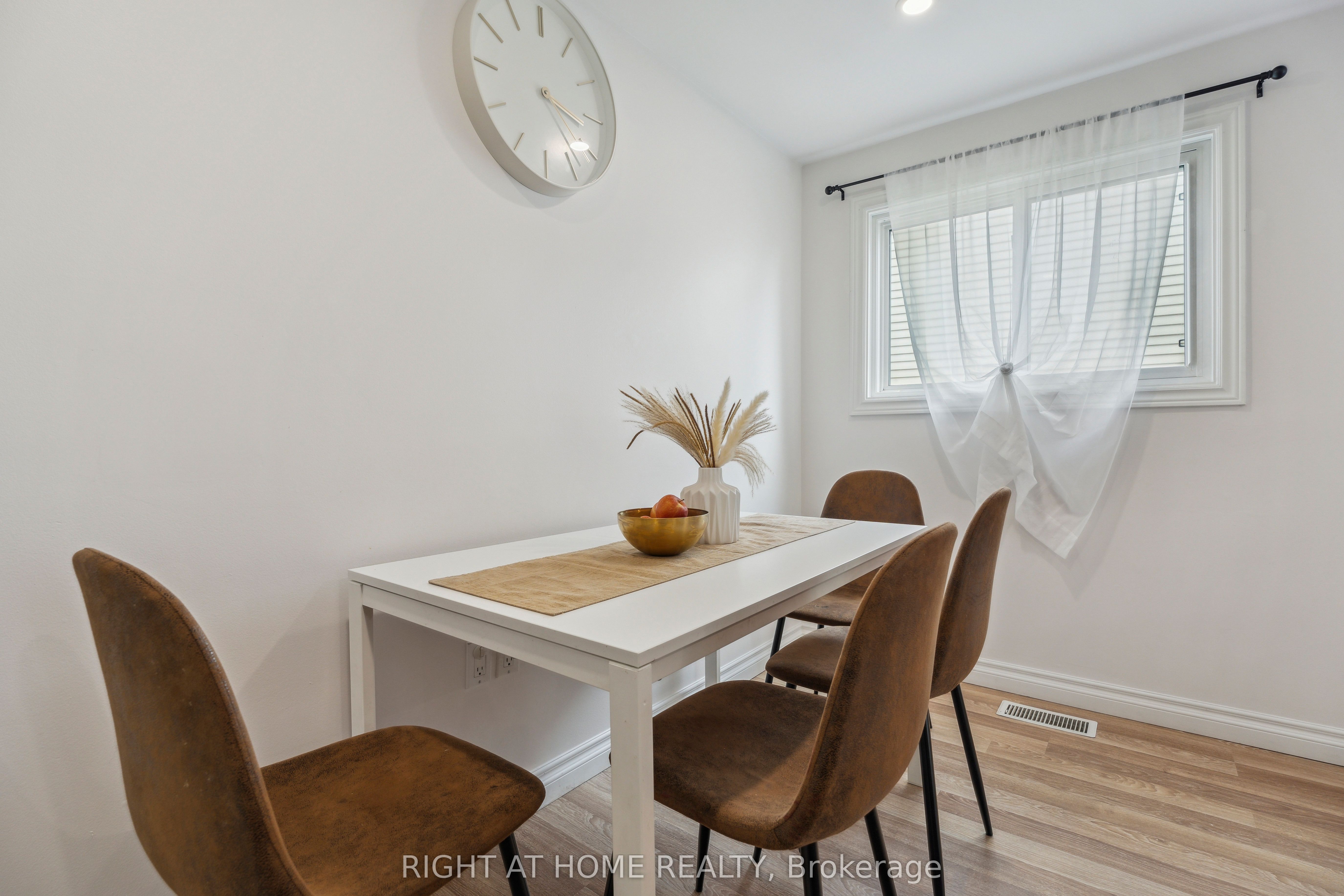 54 Shakespeare Crescent Property Photo 24