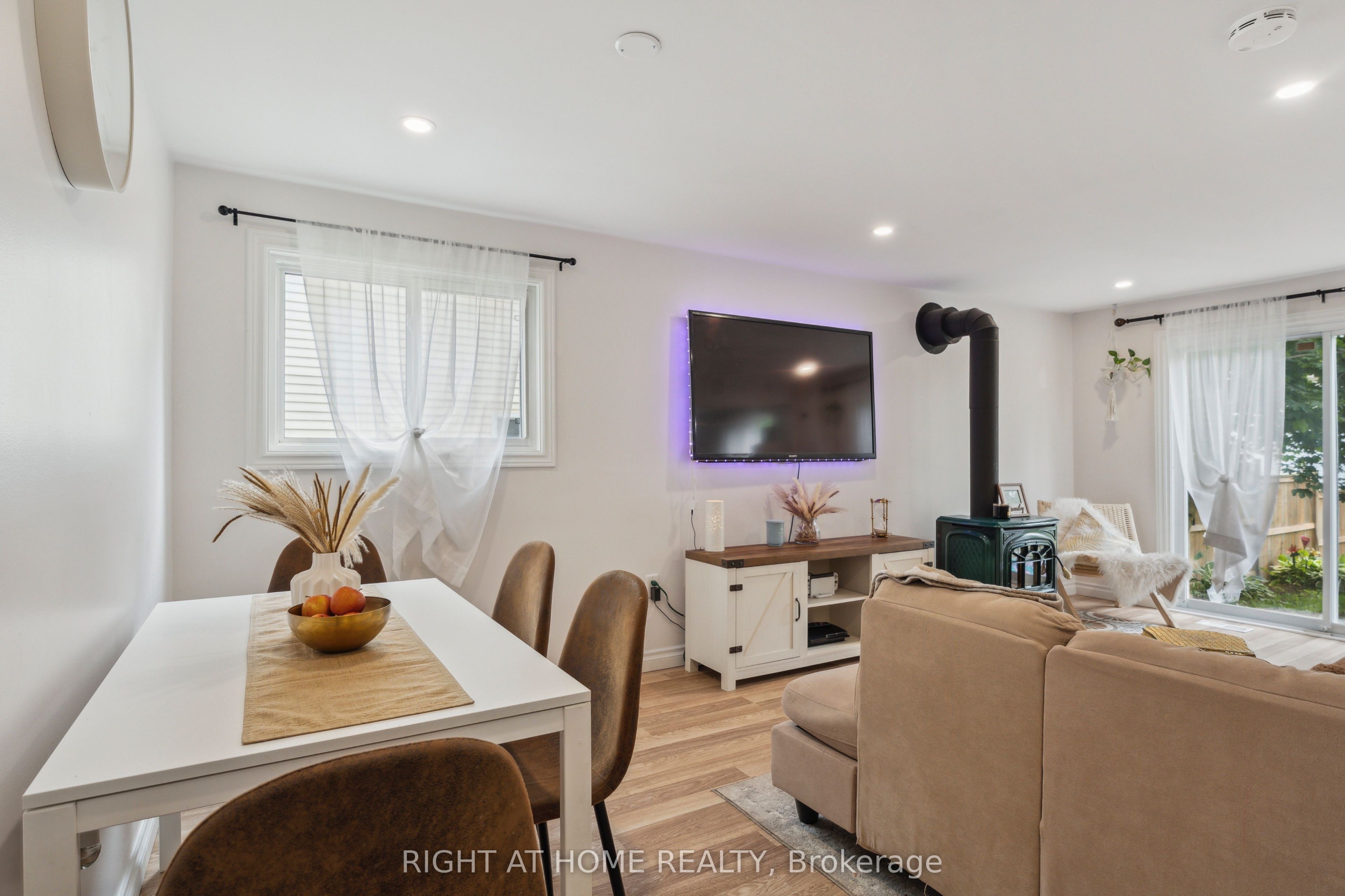 54 Shakespeare Crescent Property Photo 25