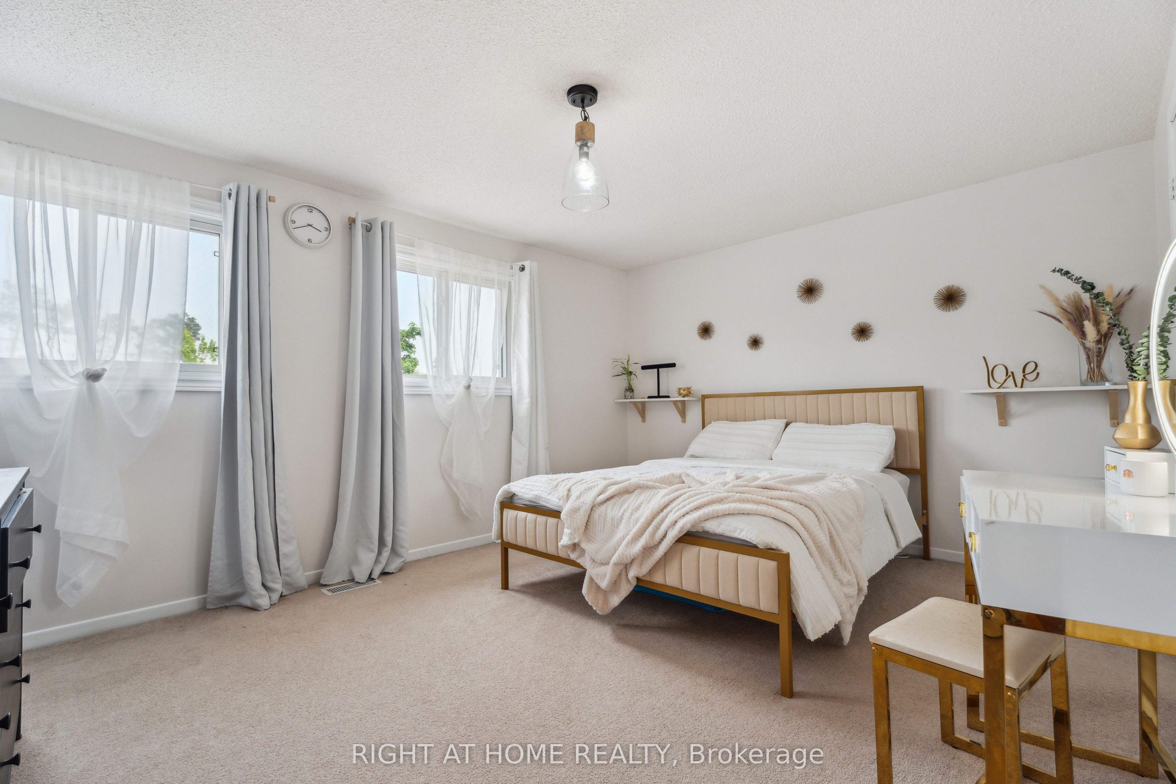 54 Shakespeare Crescent Property Photo 28