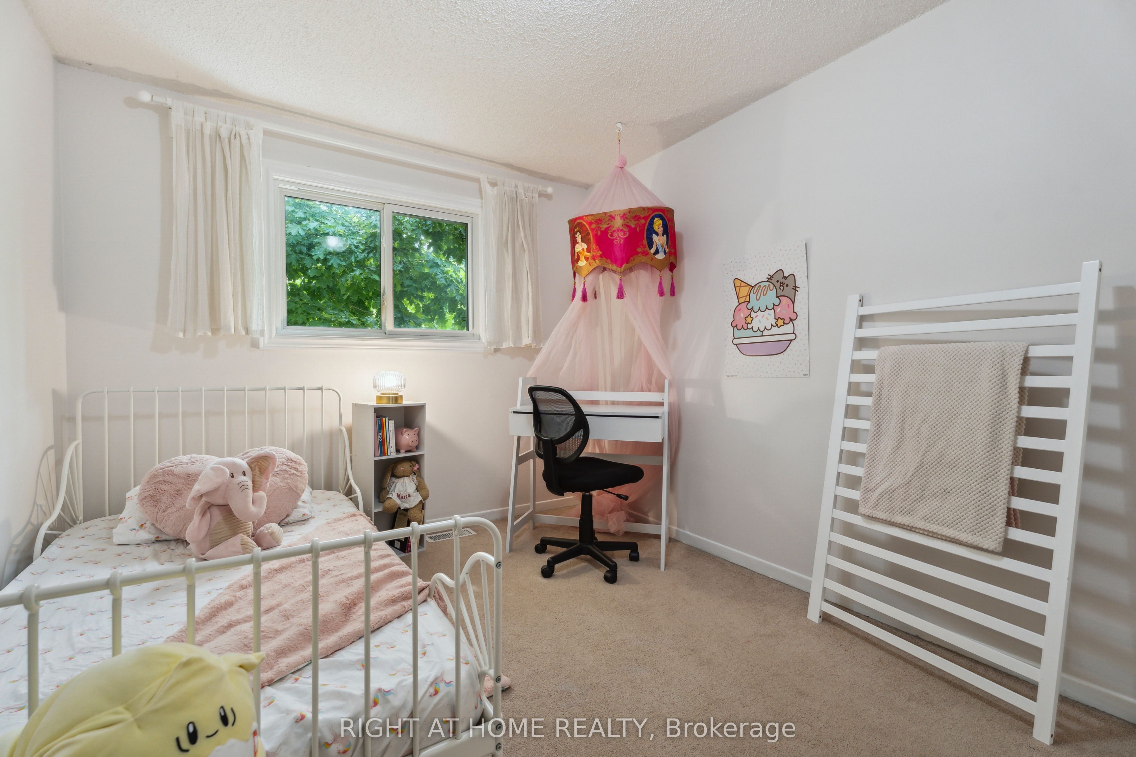 54 Shakespeare Crescent Property Photo 32