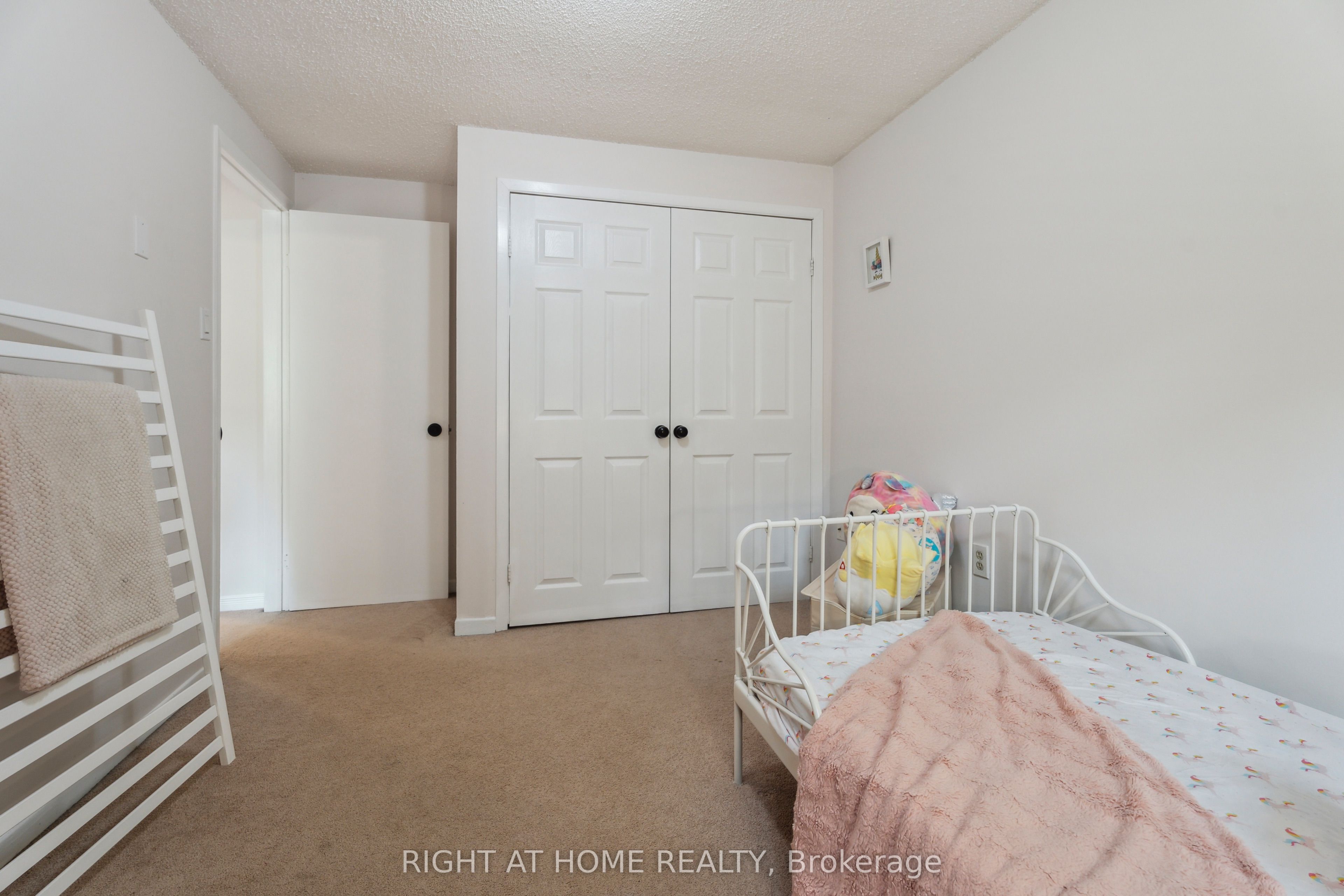 54 Shakespeare Crescent Property Photo 33