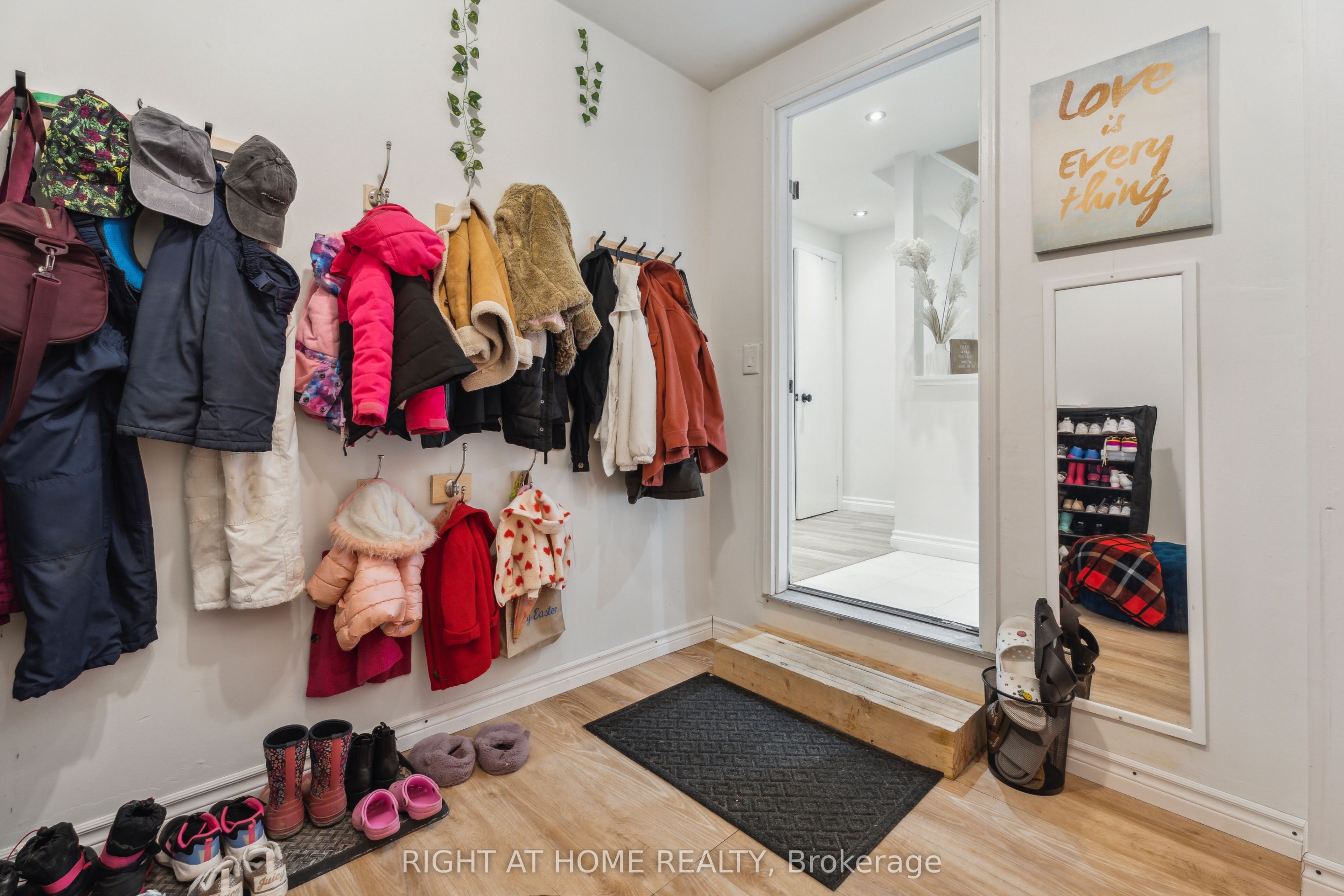 54 Shakespeare Crescent Property Photo 36