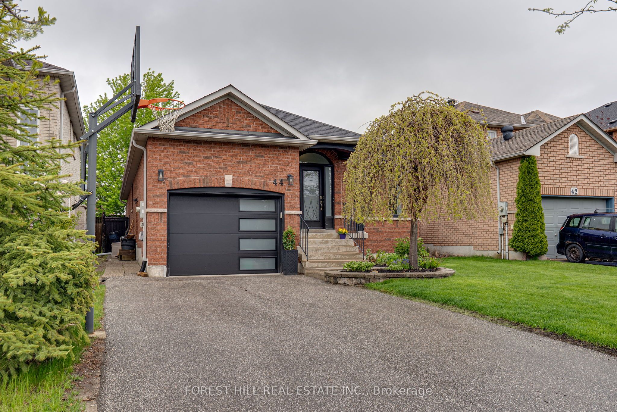 44 Prince Of Wales Drive Property Photo 1