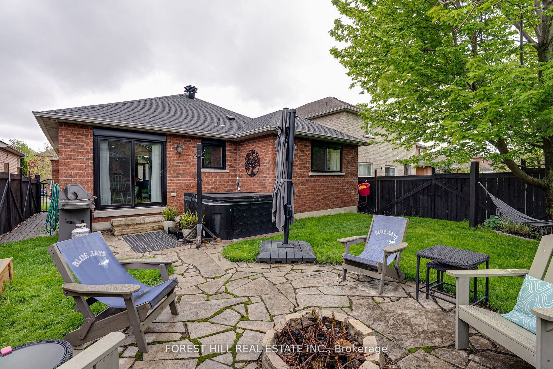 44 Prince Of Wales Drive Property Photo 2