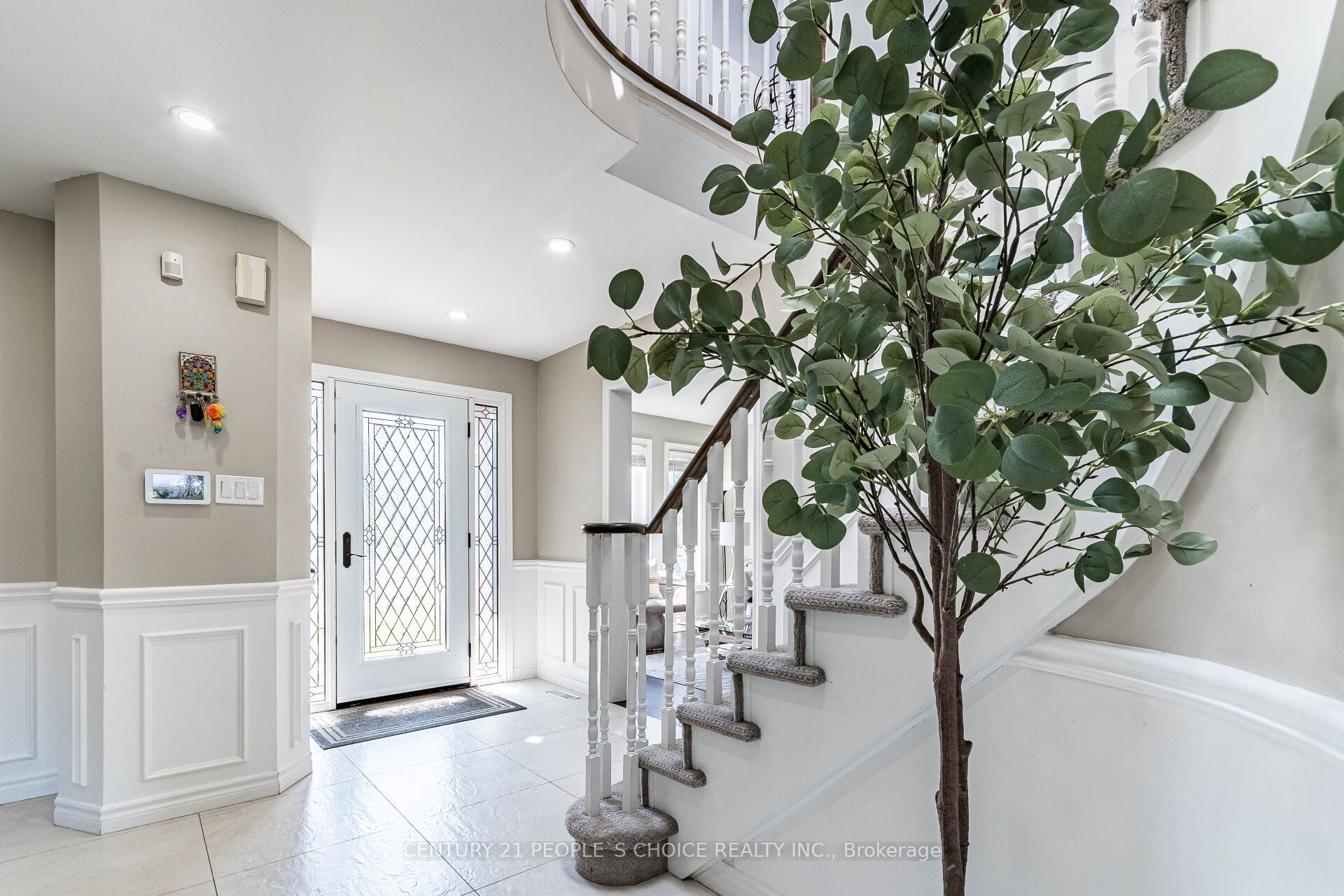 414 Cundles Road W Property Photo 2