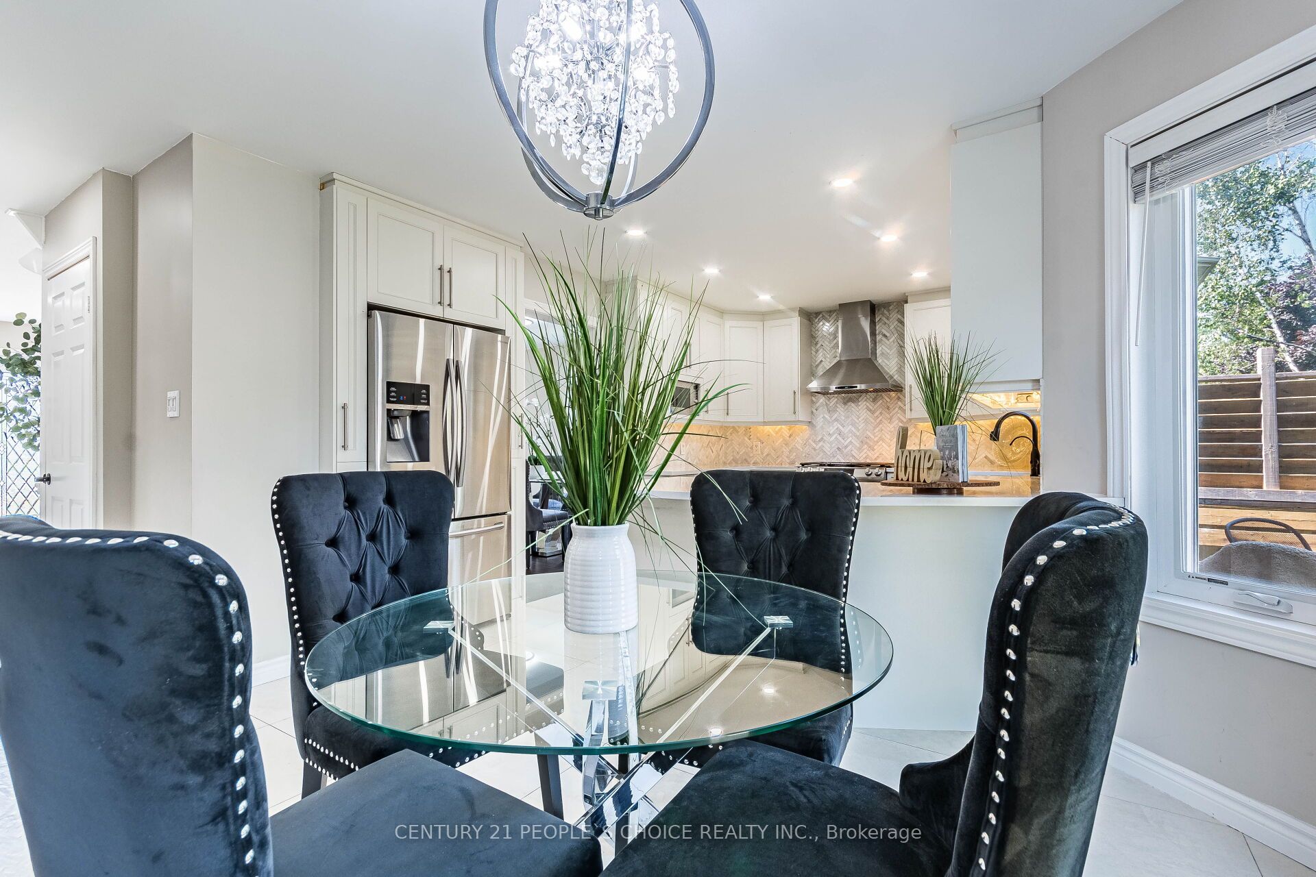 414 Cundles Road W Property Photo 12