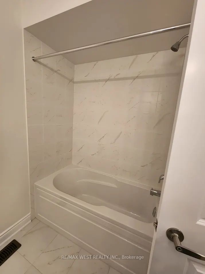 21 Carriage Ln Property Photo 13