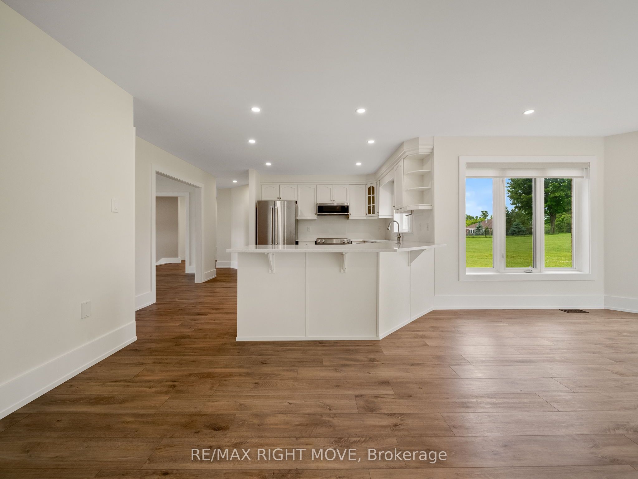 1348 Hawk Ridge Cres Property Photo 10