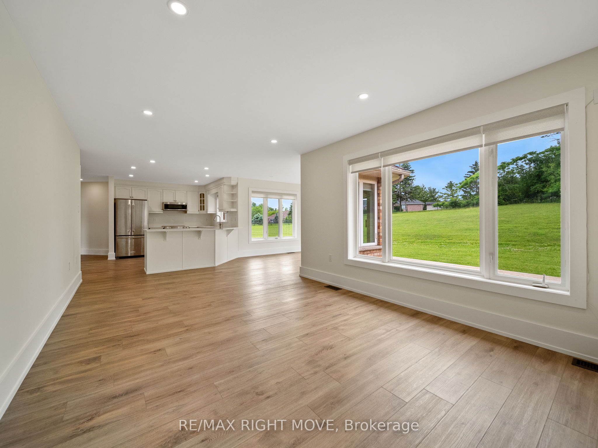 1348 Hawk Ridge Cres Property Photo 13