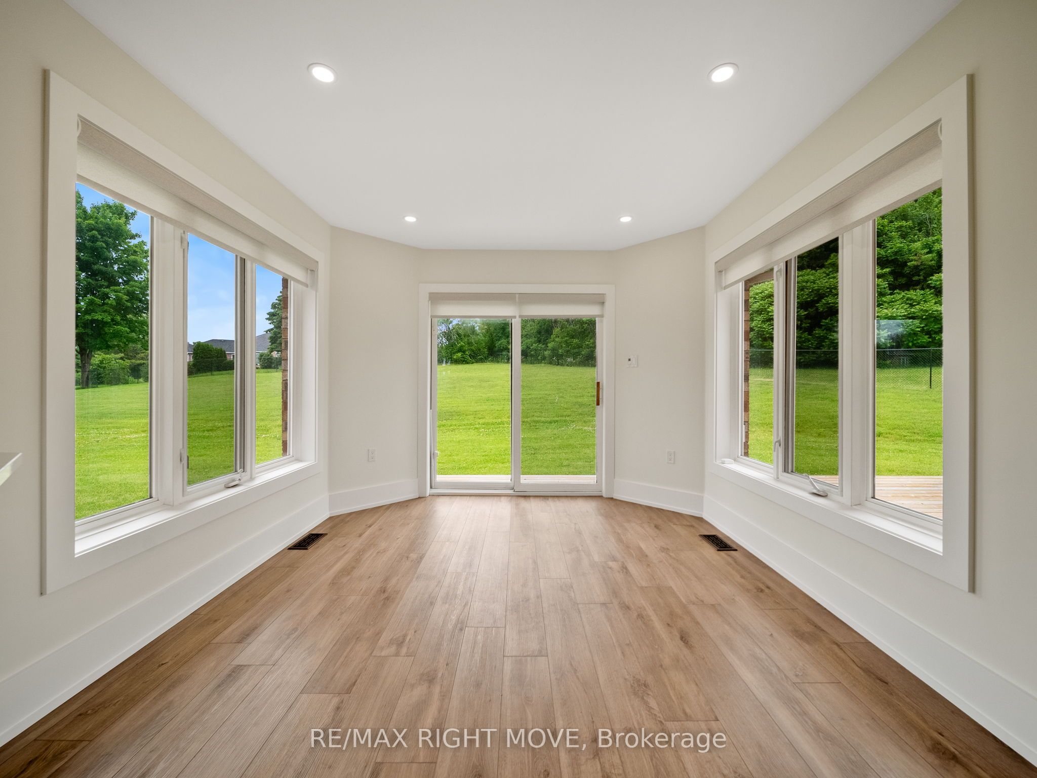 1348 Hawk Ridge Cres Property Photo 14