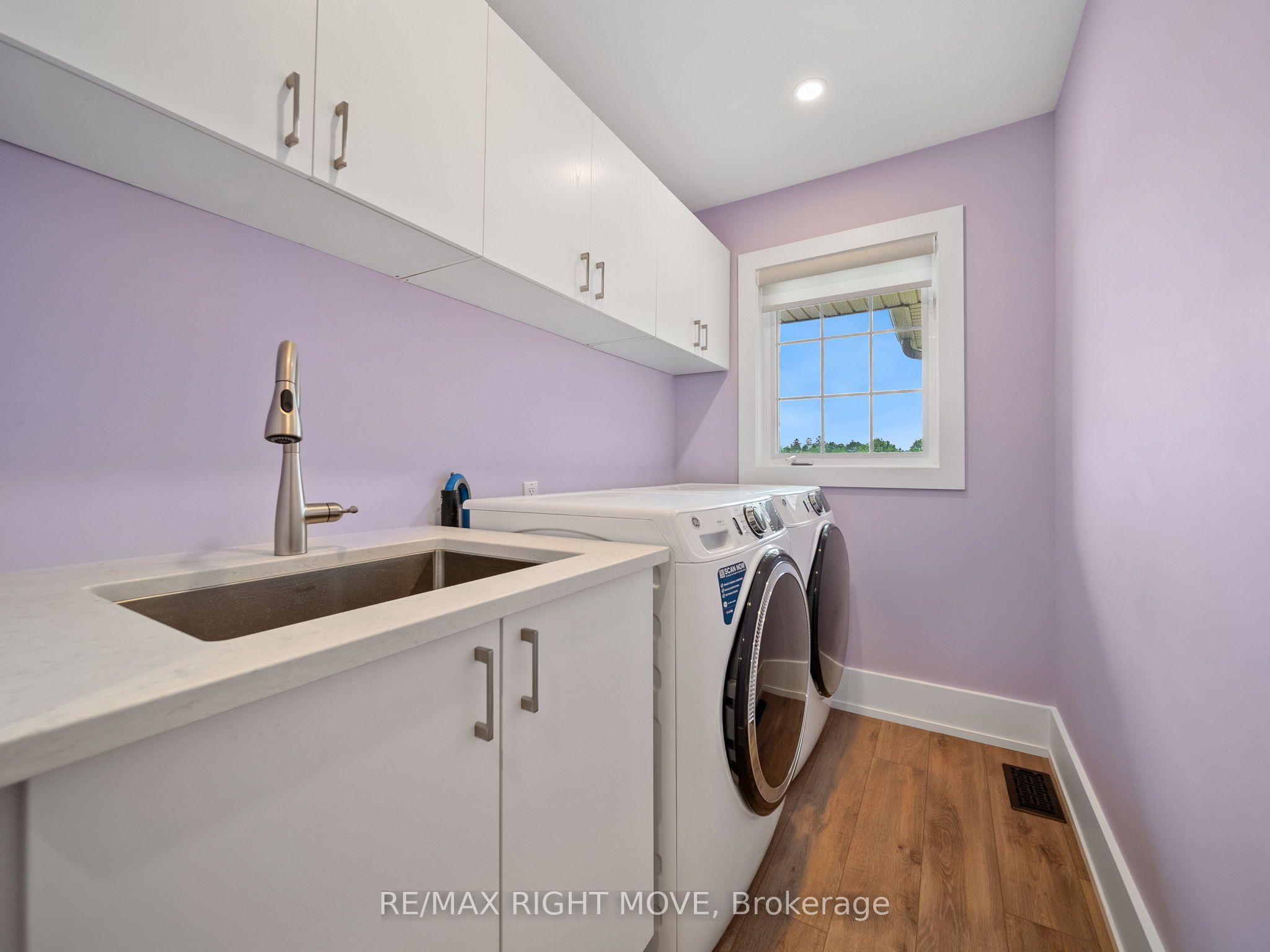 1348 Hawk Ridge Cres Property Photo 21