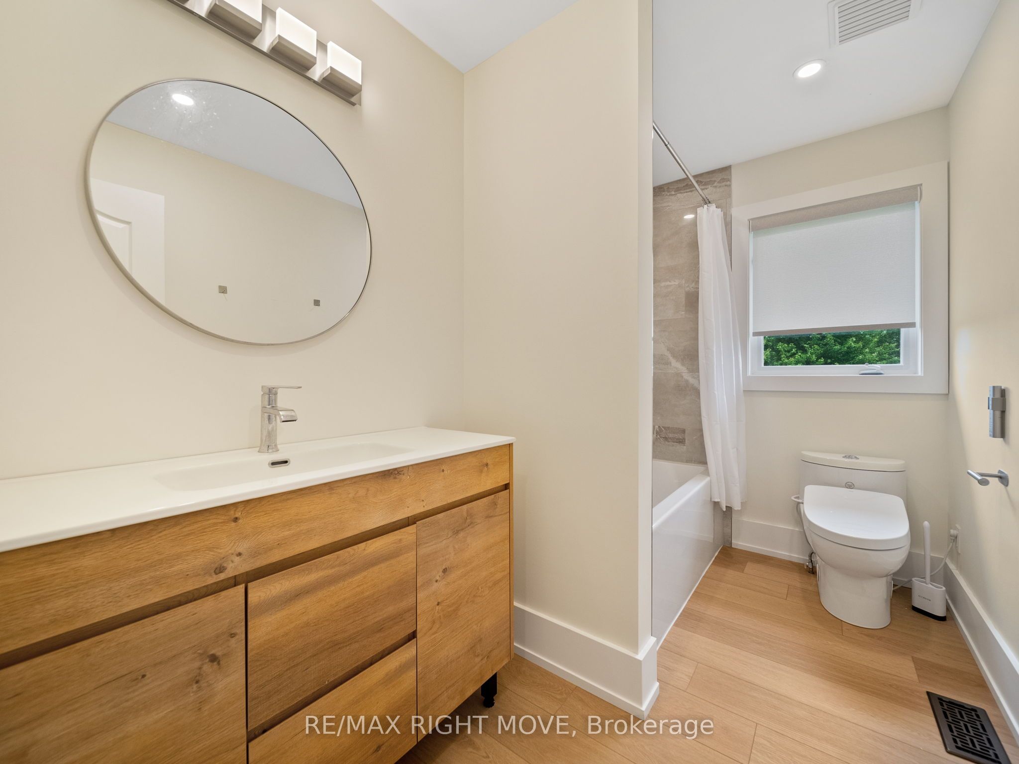 1348 Hawk Ridge Cres Property Photo 23