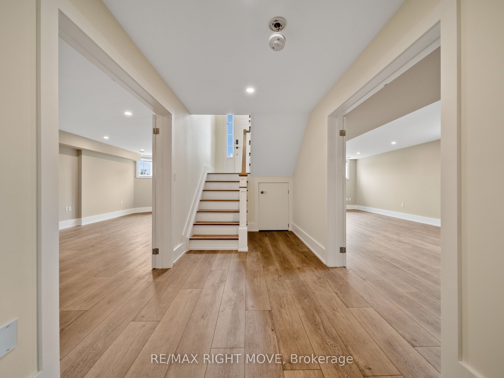 1348 Hawk Ridge Cres Property Photo 24