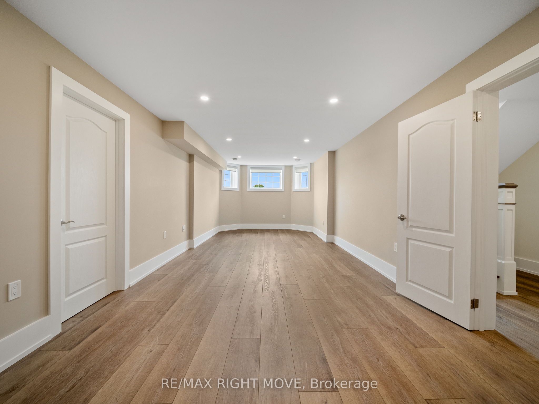 1348 Hawk Ridge Cres Property Photo 25