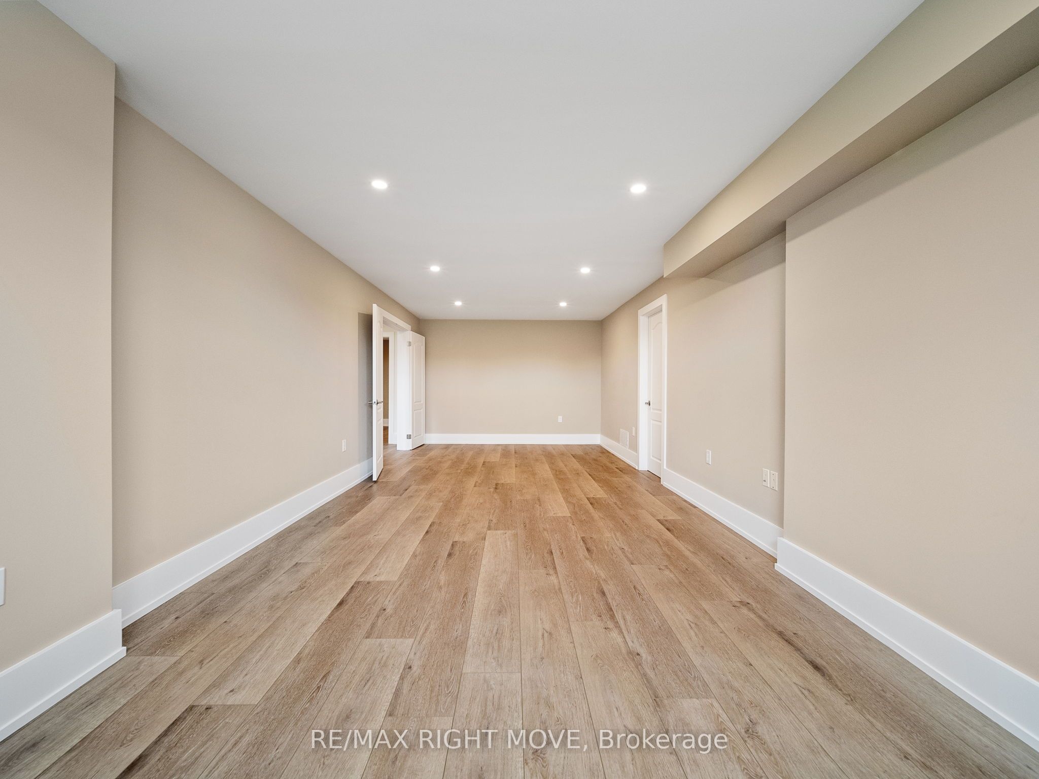 1348 Hawk Ridge Cres Property Photo 26