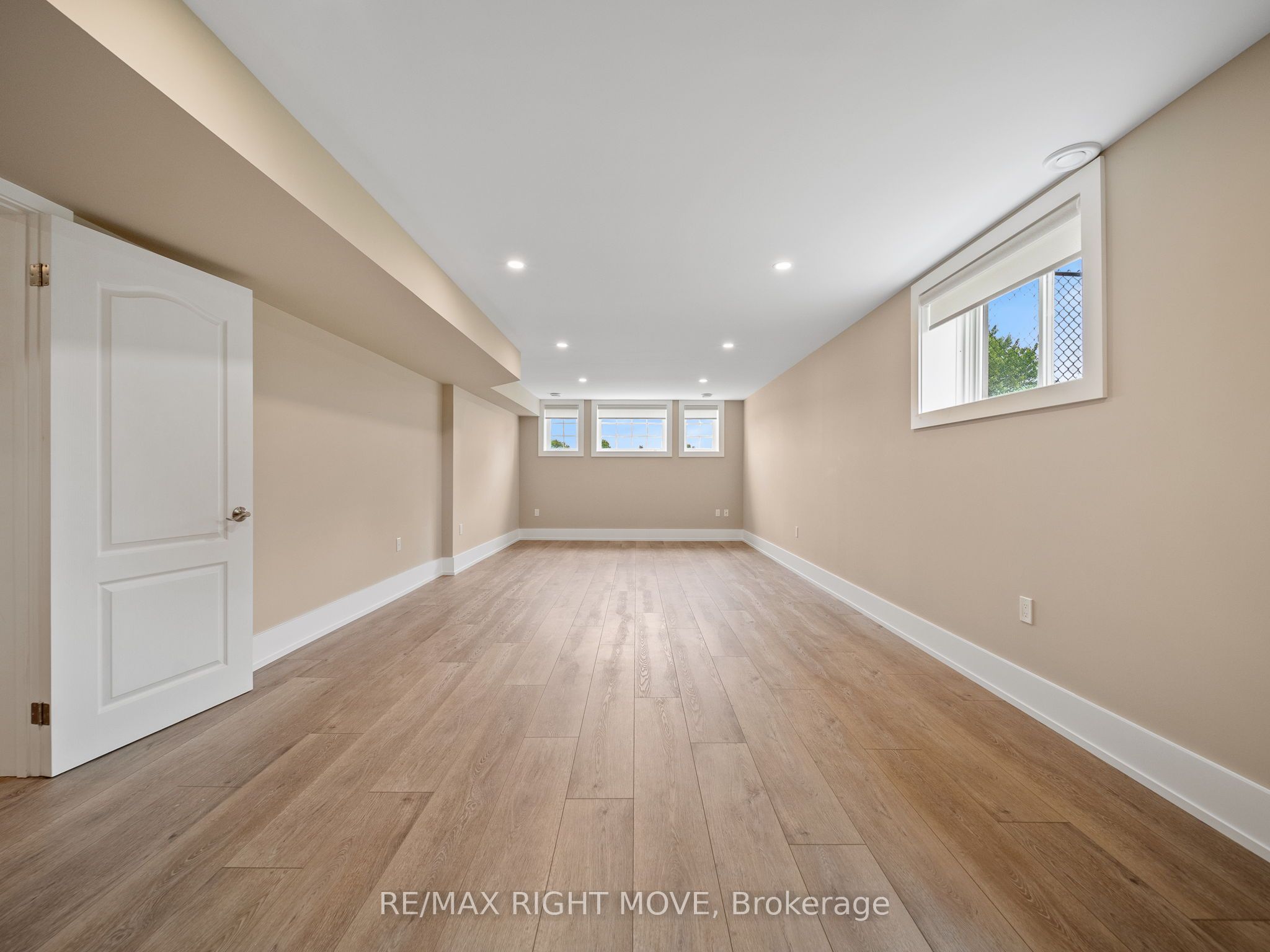 1348 Hawk Ridge Cres Property Photo 27