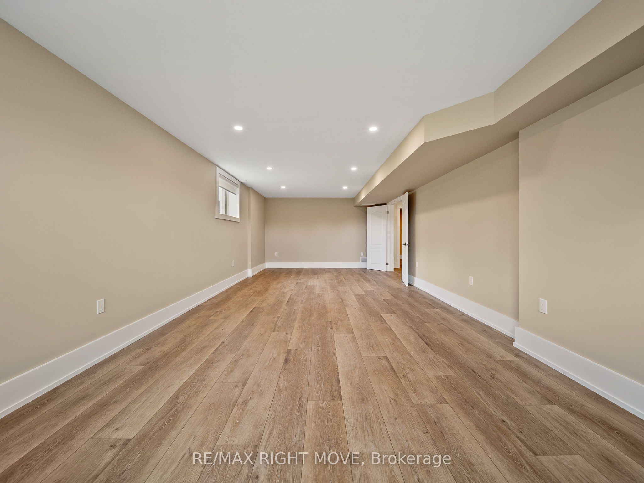 1348 Hawk Ridge Cres Property Photo 28