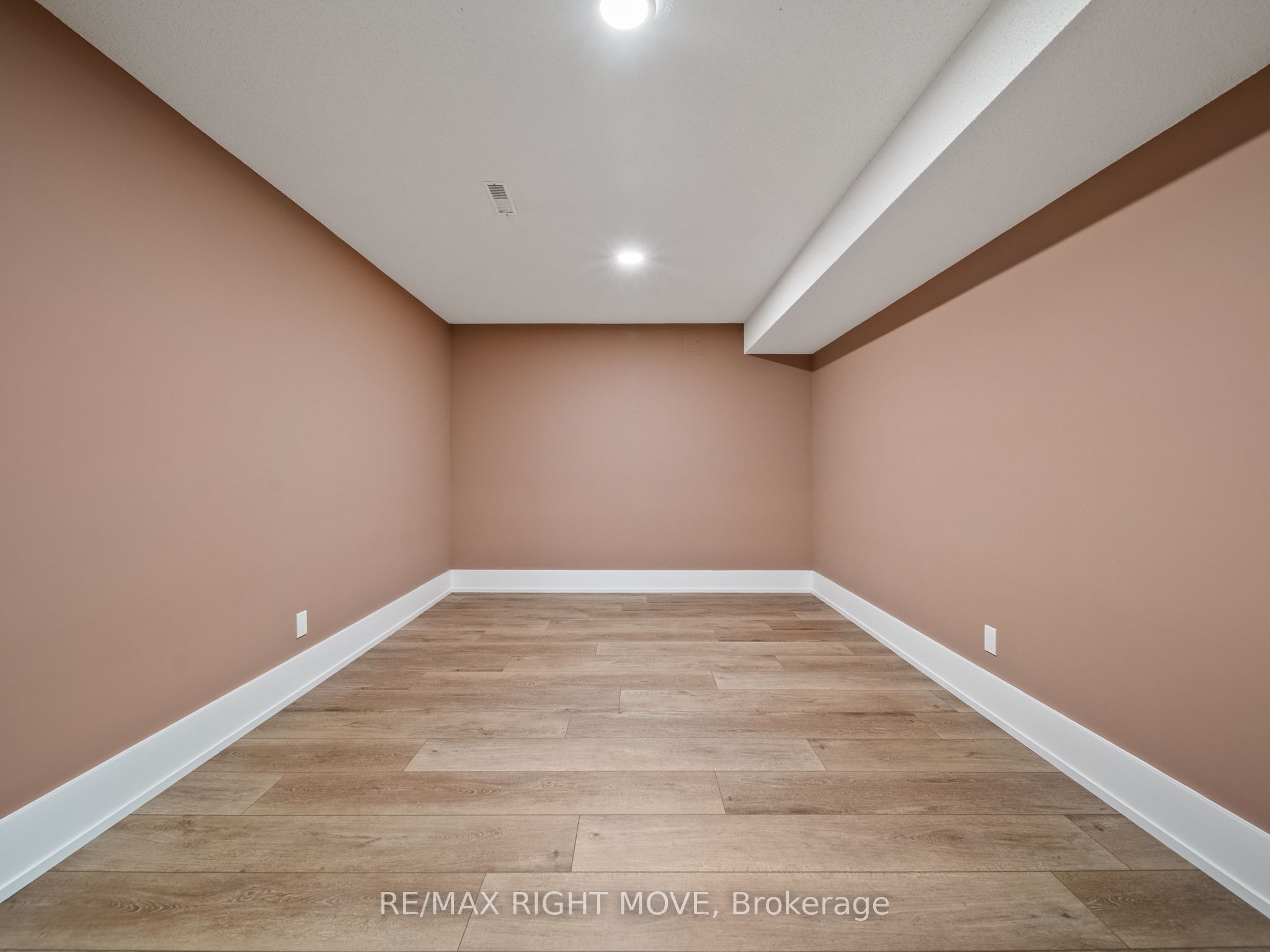 1348 Hawk Ridge Cres Property Photo 31