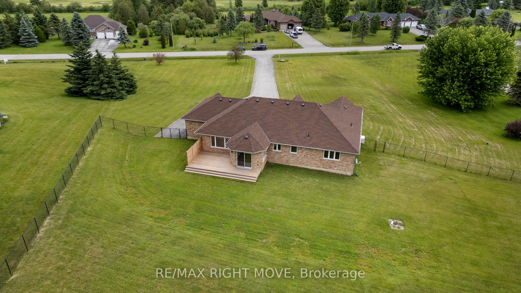 1348 Hawk Ridge Cres Property Photo 33