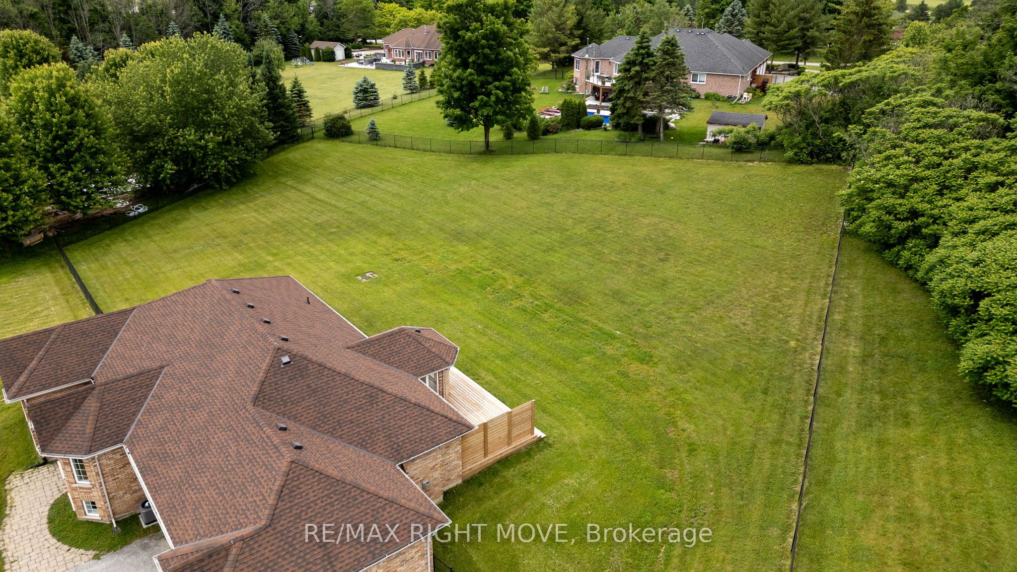 1348 Hawk Ridge Cres Property Photo 34