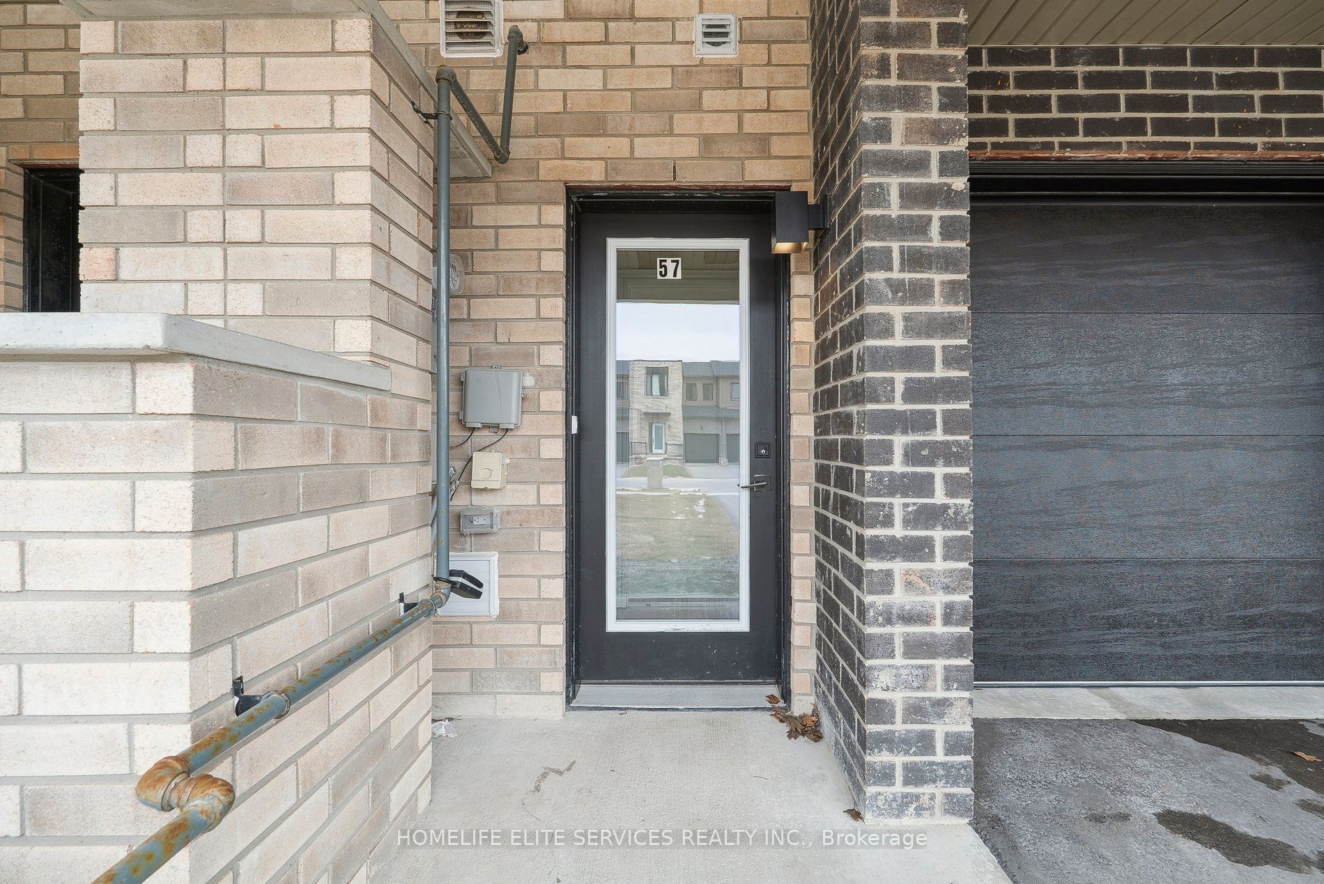 57 Fairlane Ave Property Photo 4