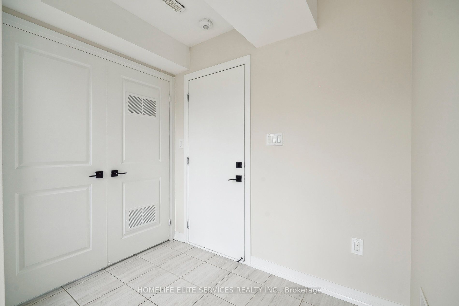 57 Fairlane Ave Property Photo 8