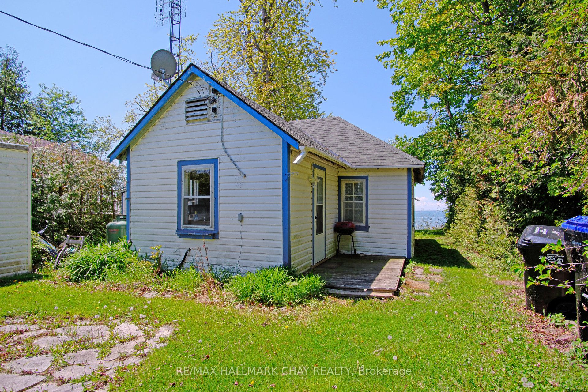 2196 Lakeshore Drive Property Photo 8