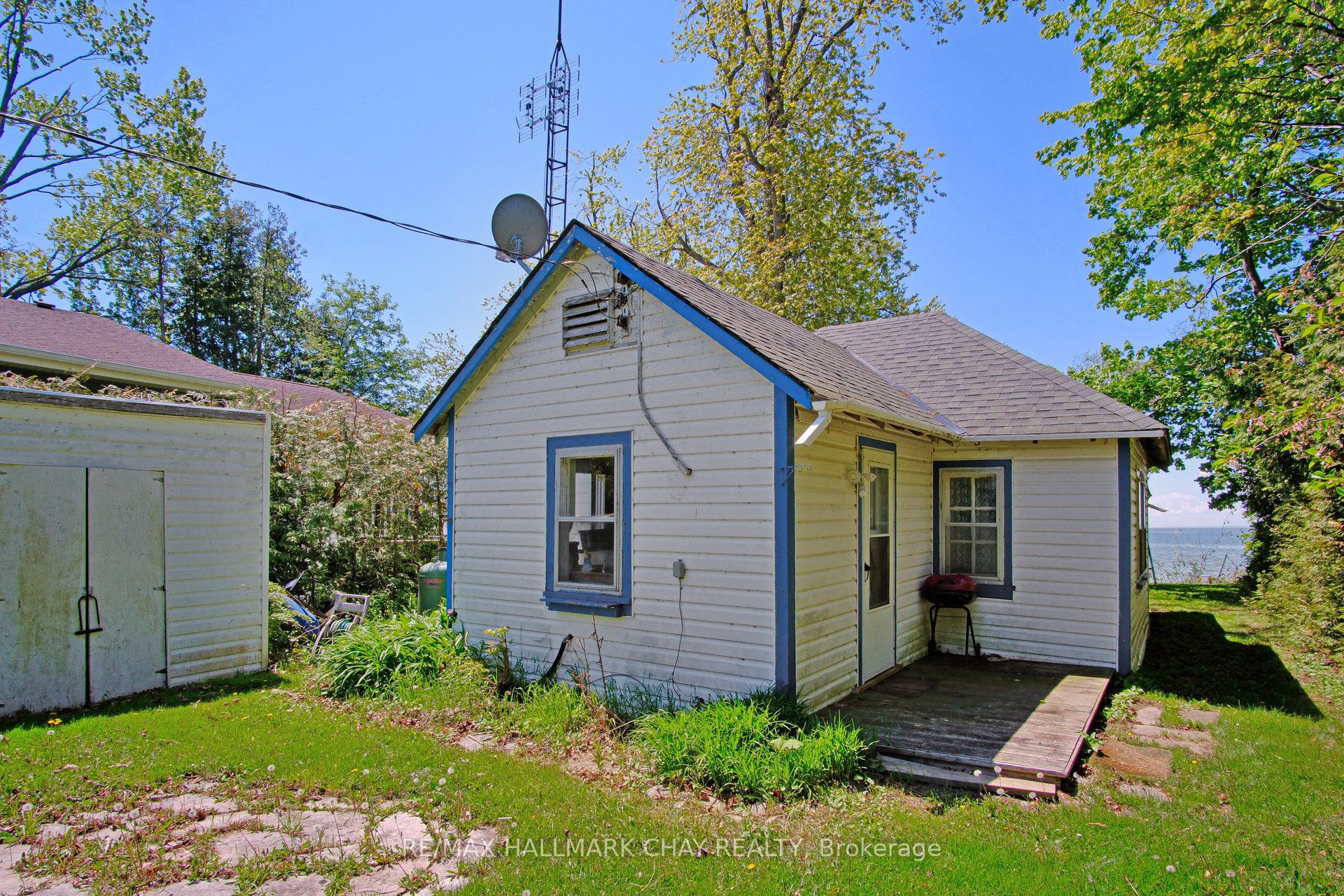 2196 Lakeshore Drive Property Photo 9
