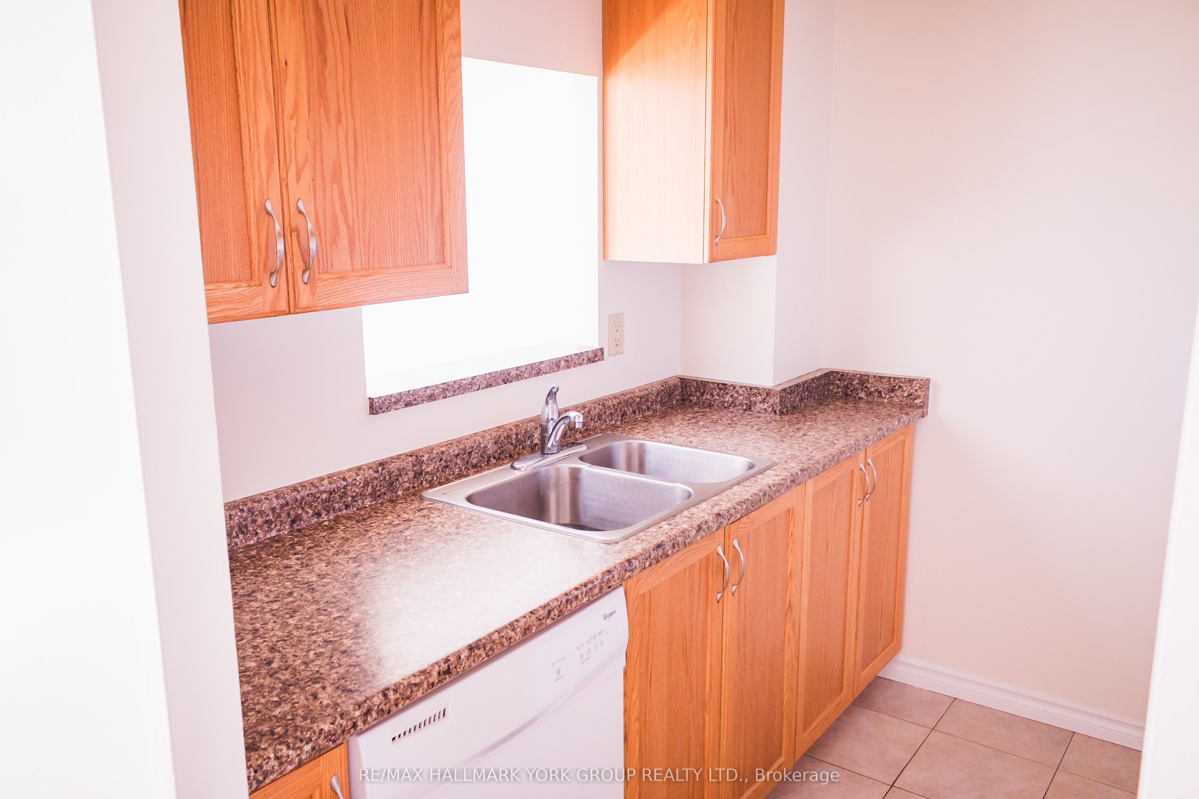 262 Rose Street 204 Property Photo 2