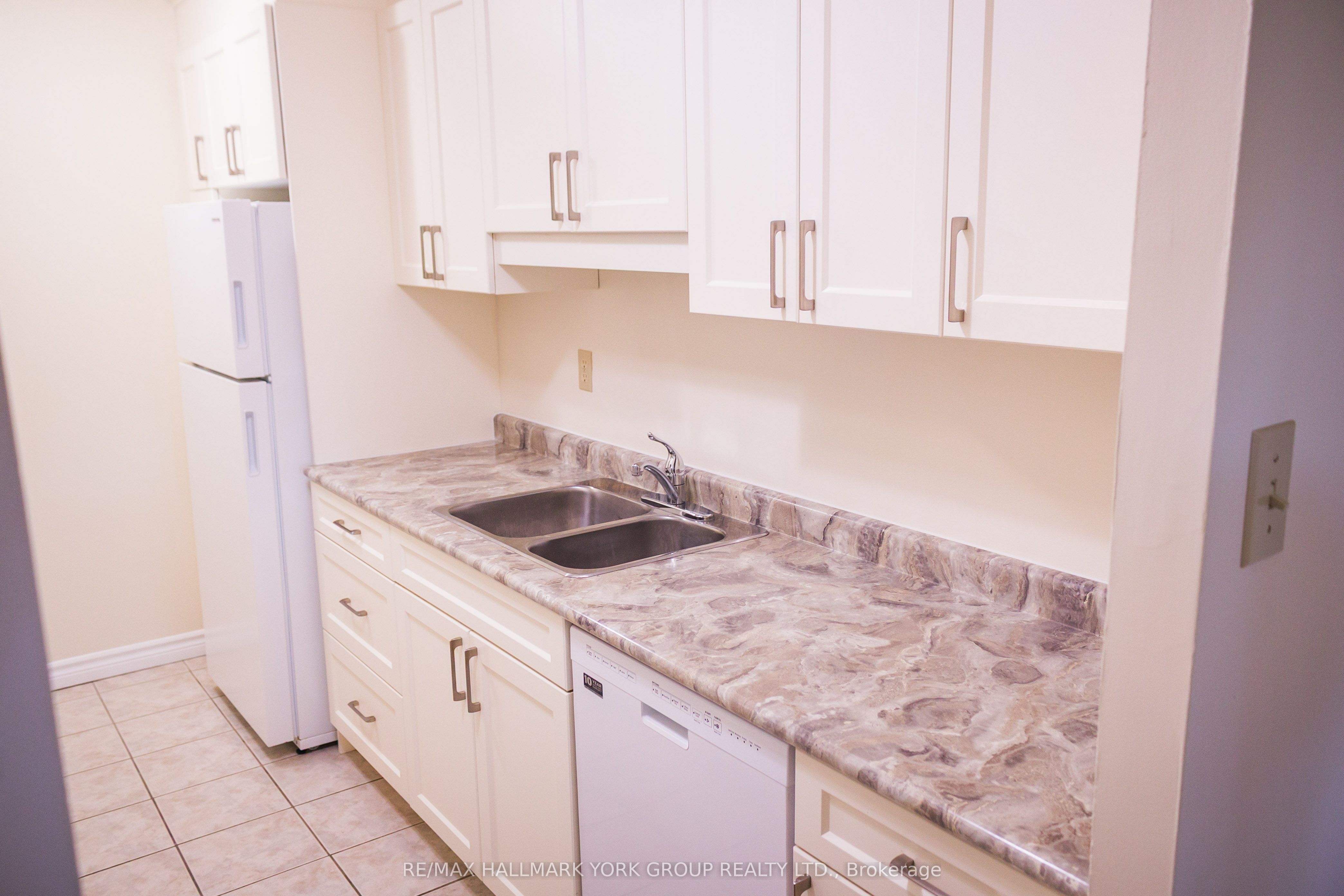 #310 - 262 Rose Street Property Photo 3