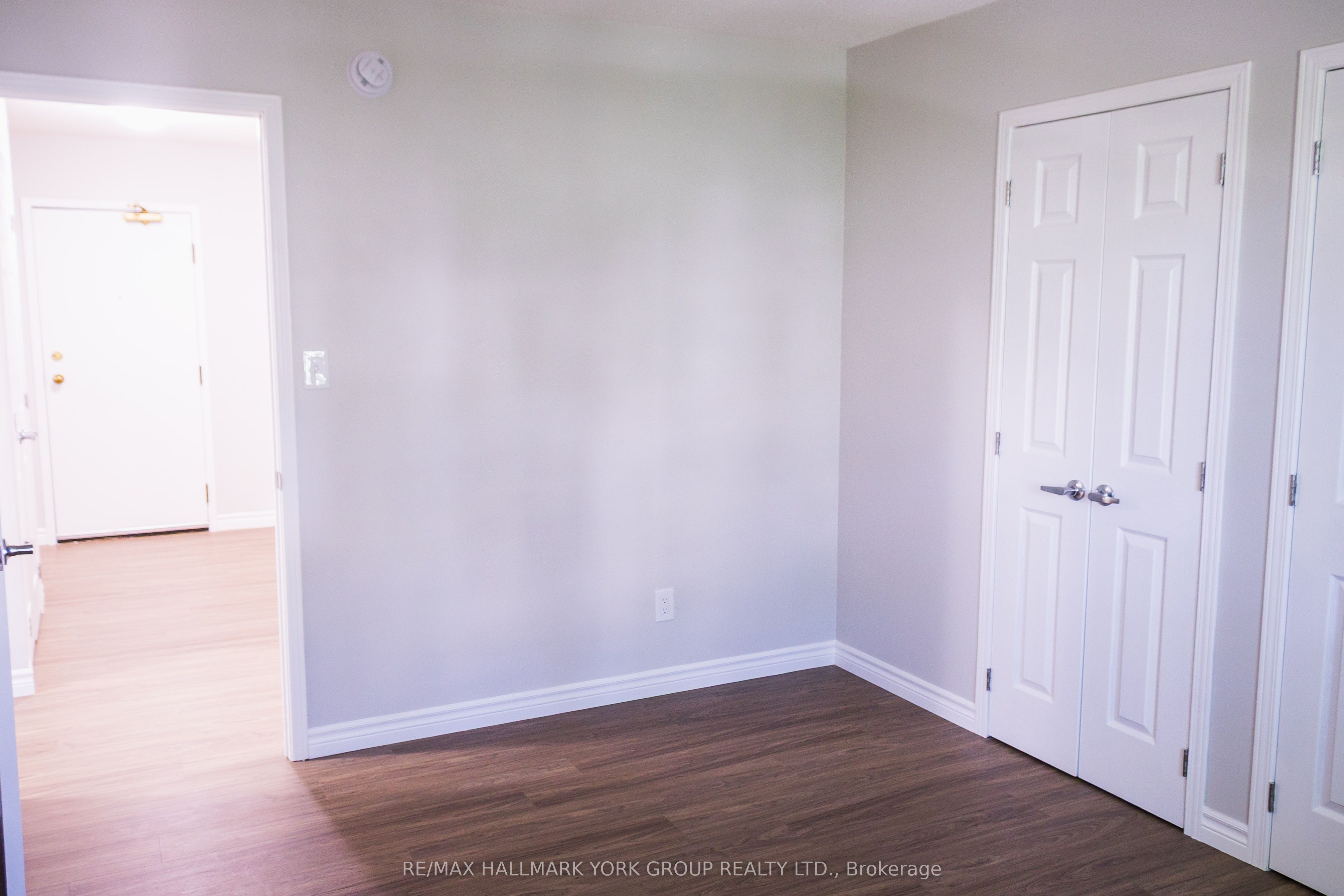 260 Leacock Drive 406 Property Photo 6