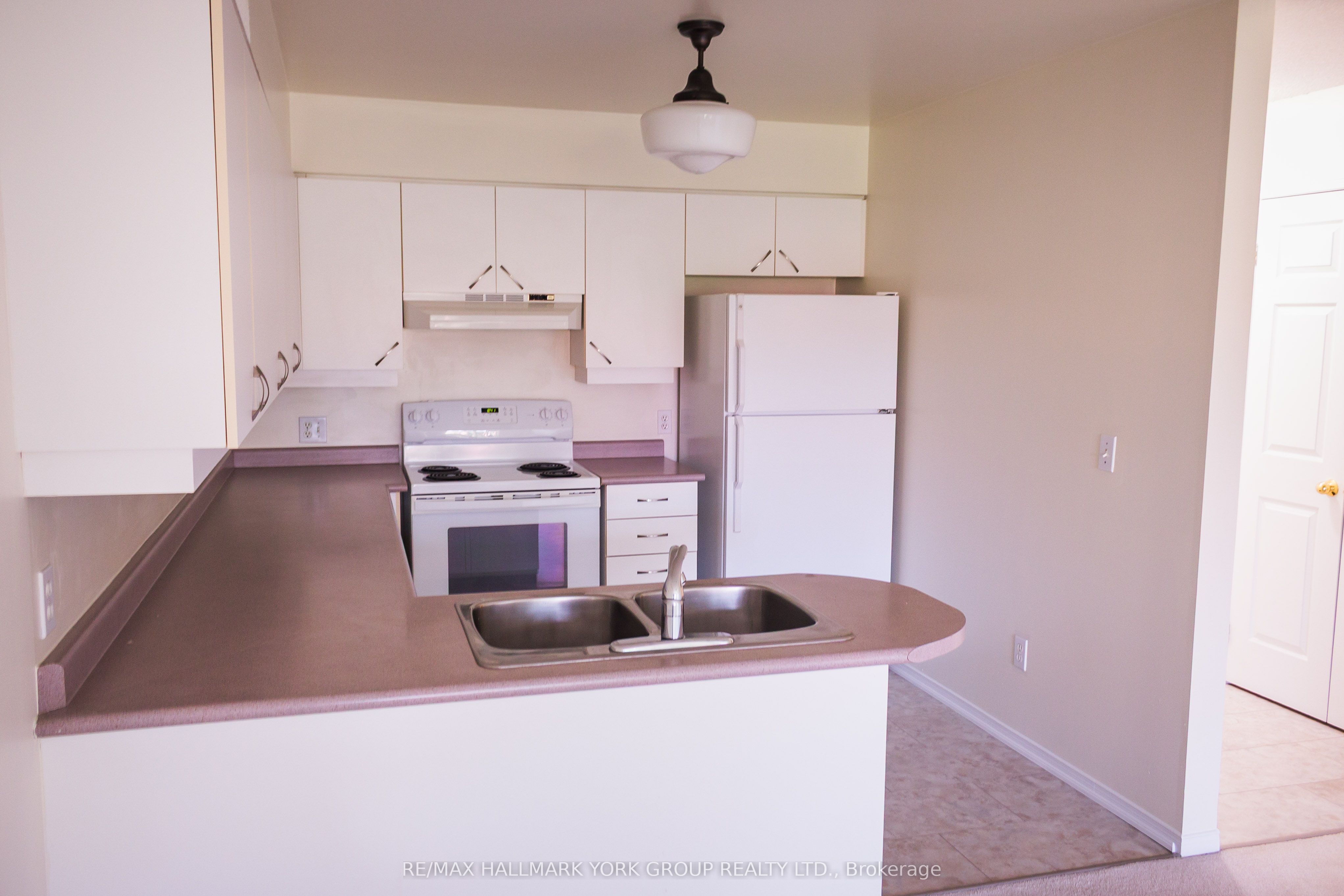 143 Edgehill Drive 408 Property Photo 4