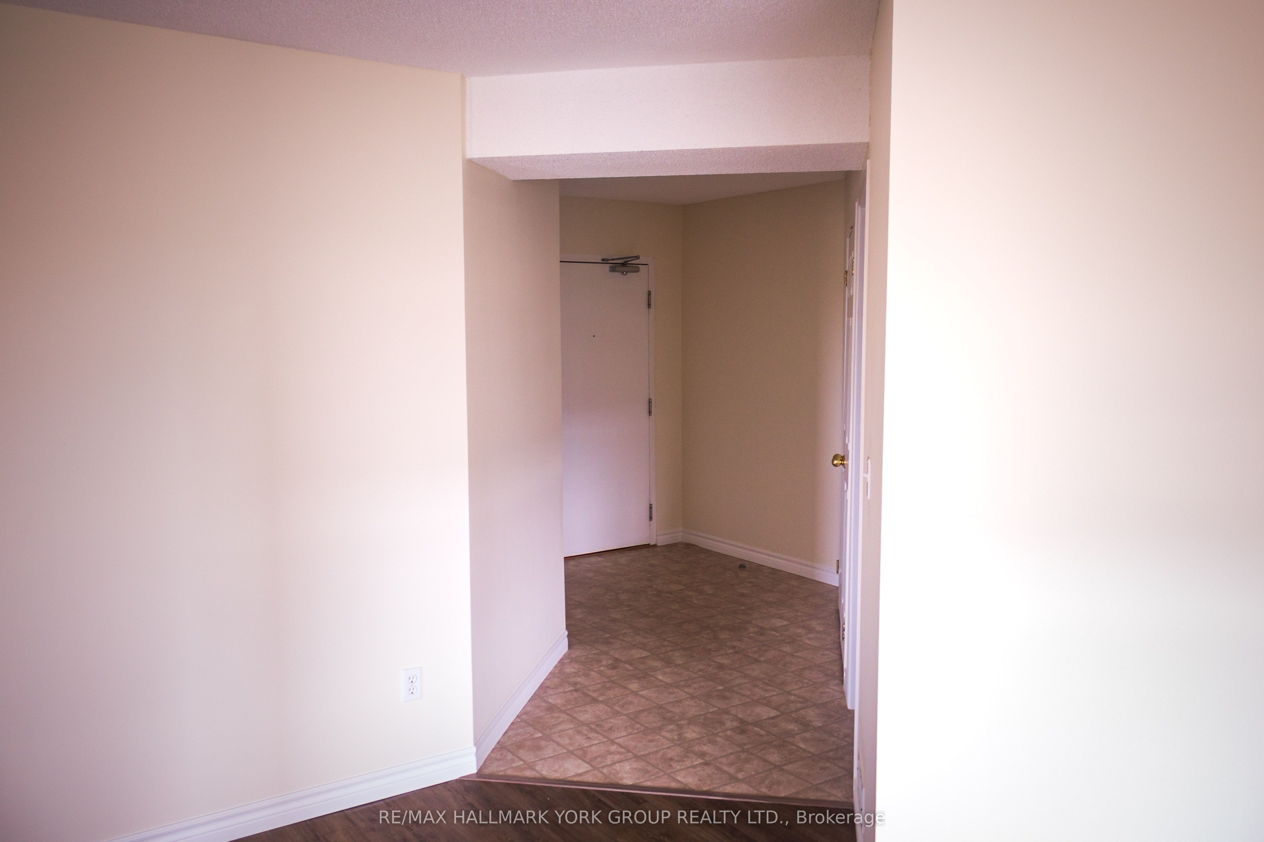 143 Edgehill Drive 401 Property Photo 2