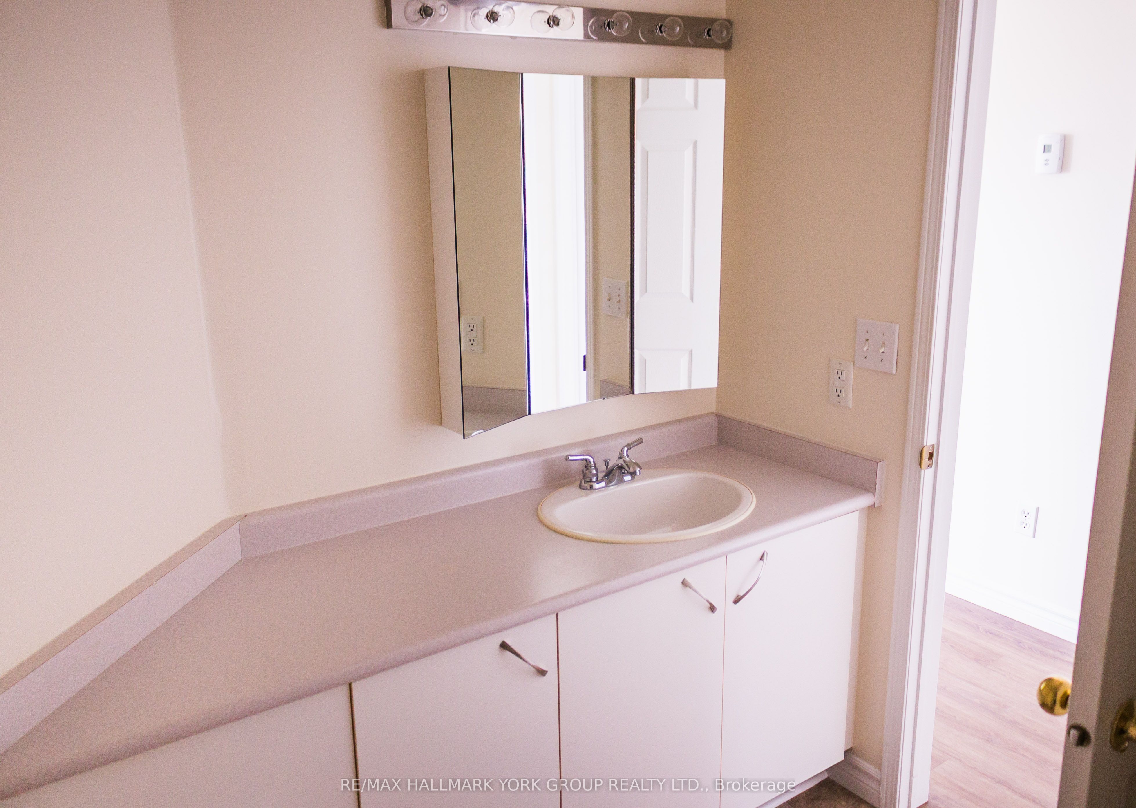 143 Edgehill Drive 401 Property Photo 9