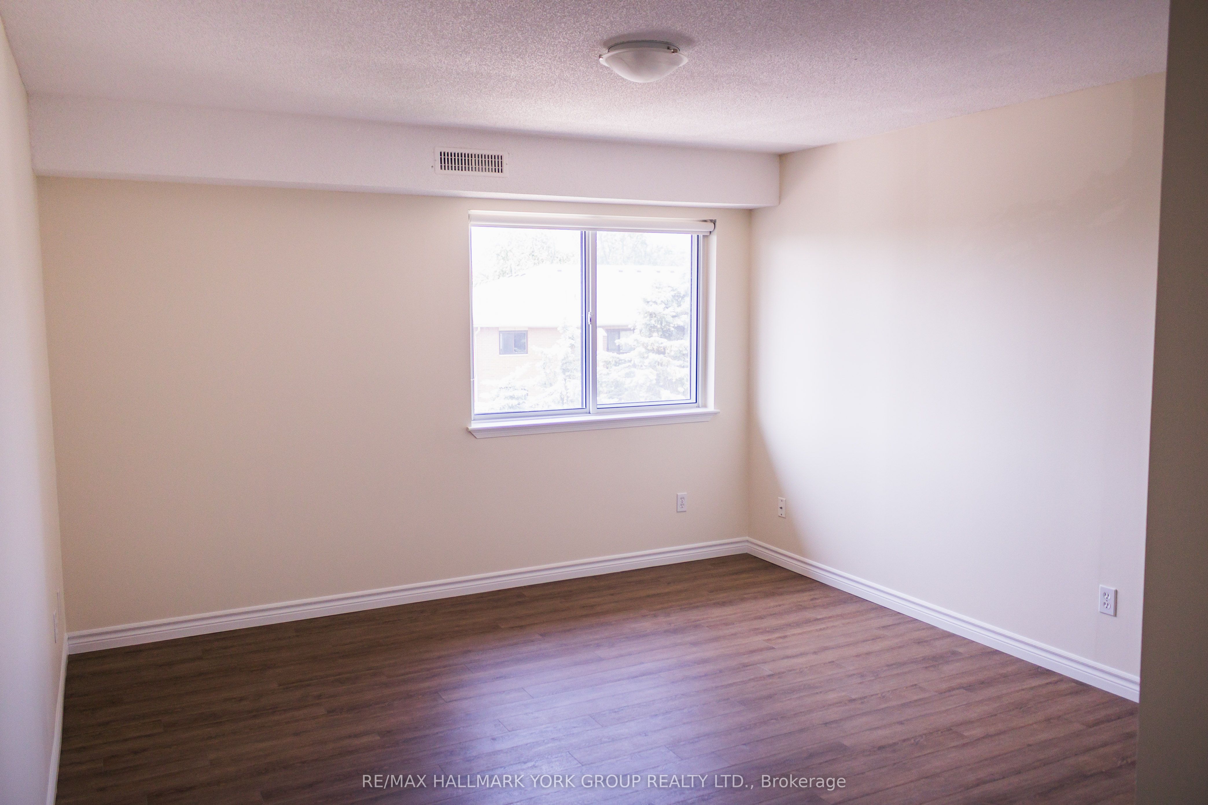 143 Edgehill Drive 401 Property Photo 10
