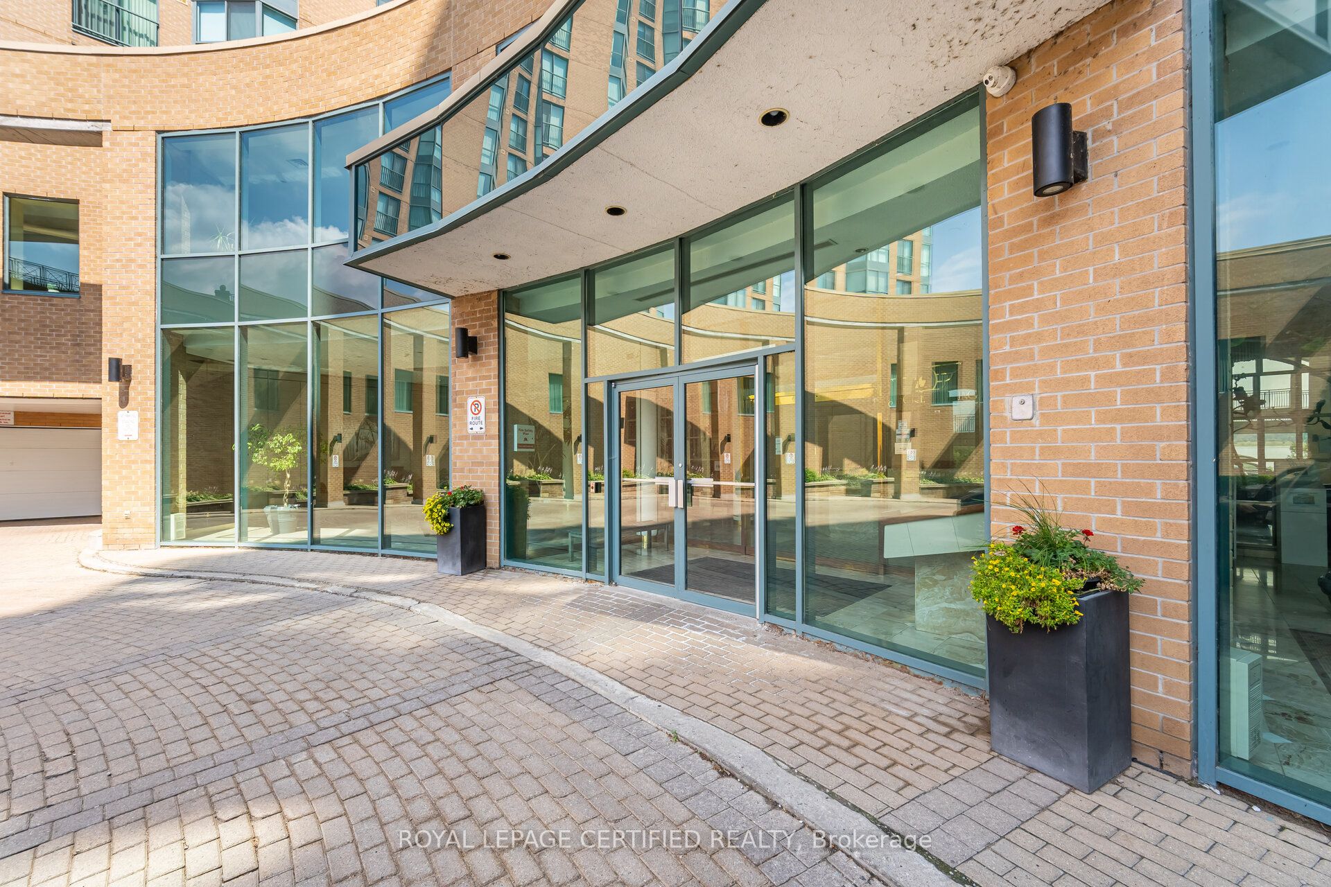 140 Dunlop Street E 803 Property Photo 2