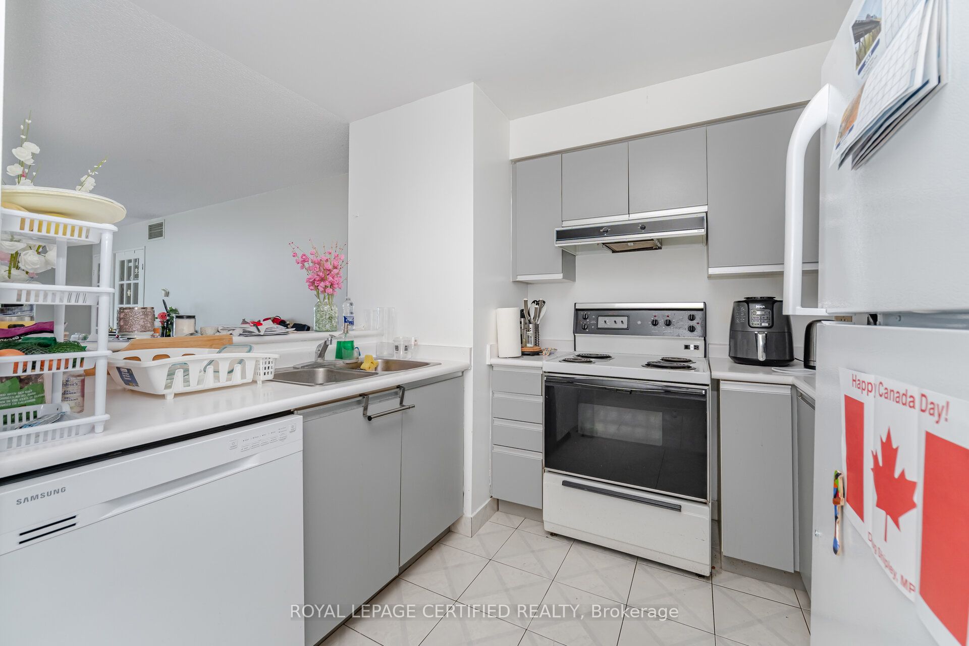 140 Dunlop Street E 803 Property Photo 9