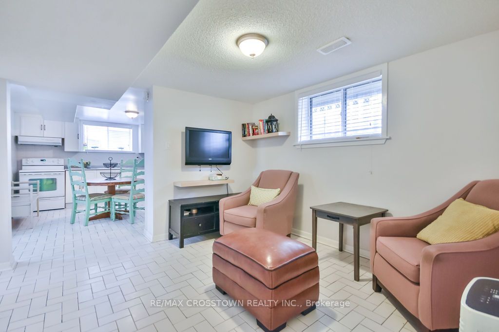 799 Mosley Street Property Photo 29