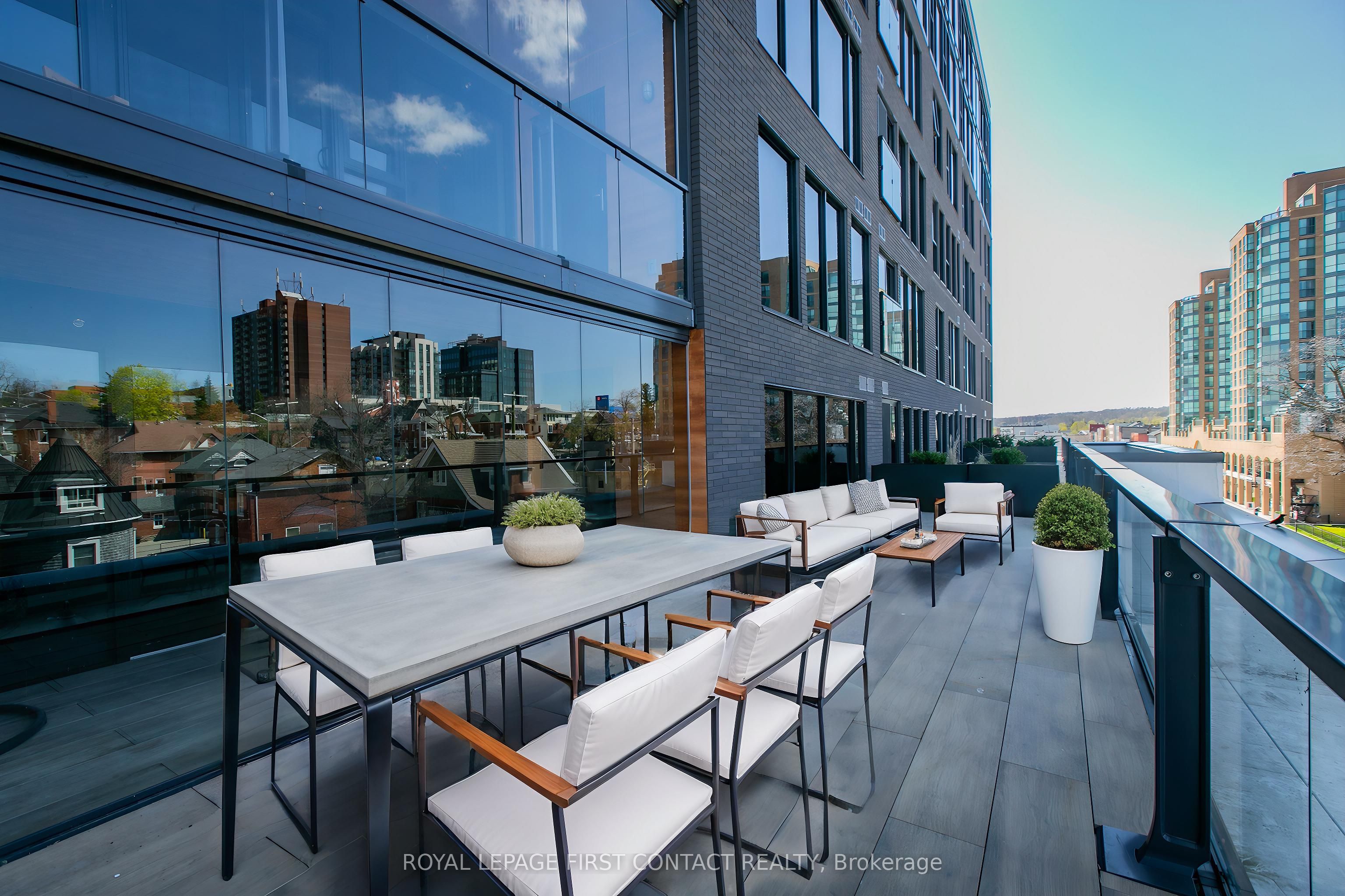 185 Dunlop Street E 421 Property Photo 1